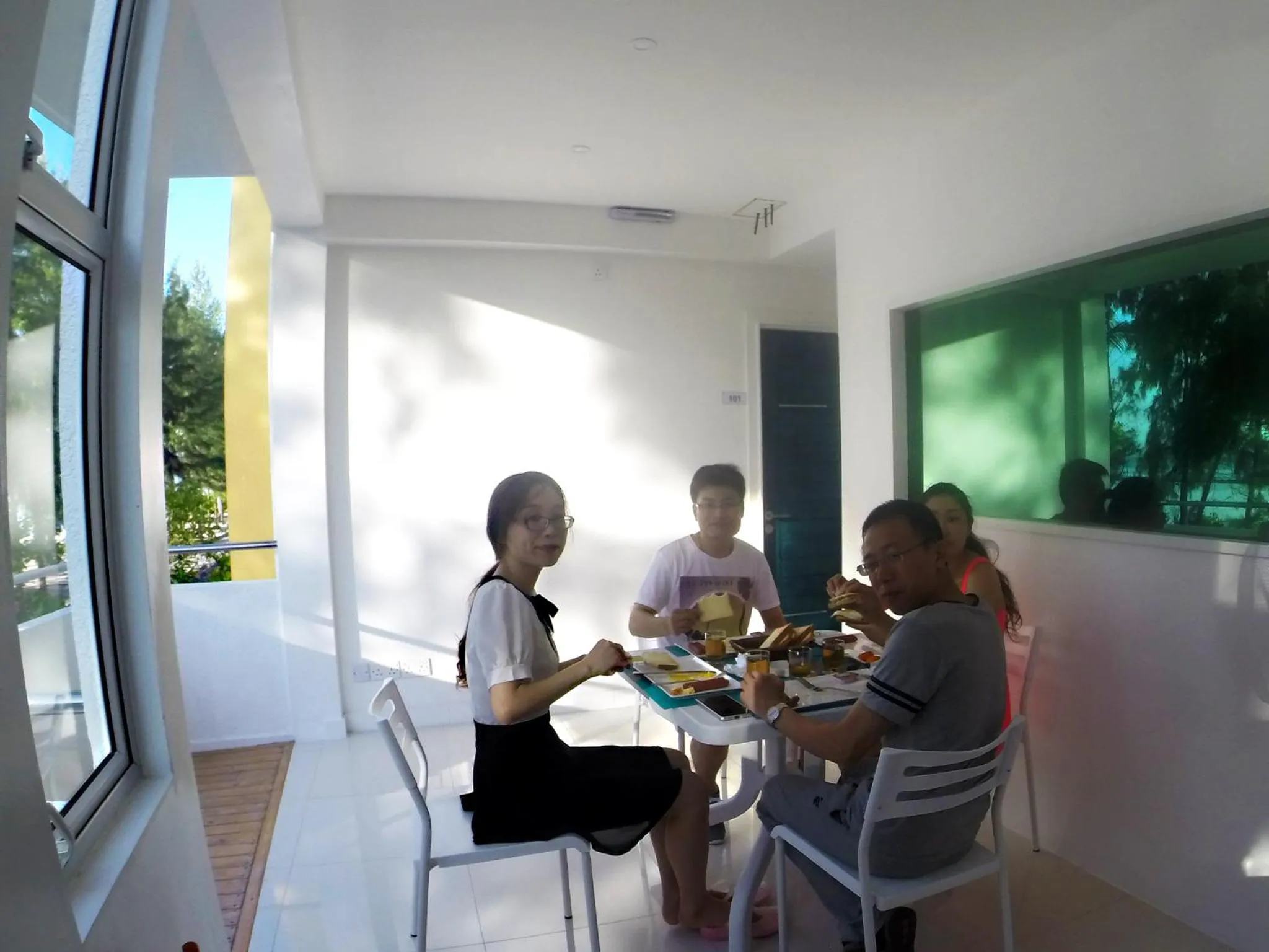 Restaurant/places to eat in Planktons Beach