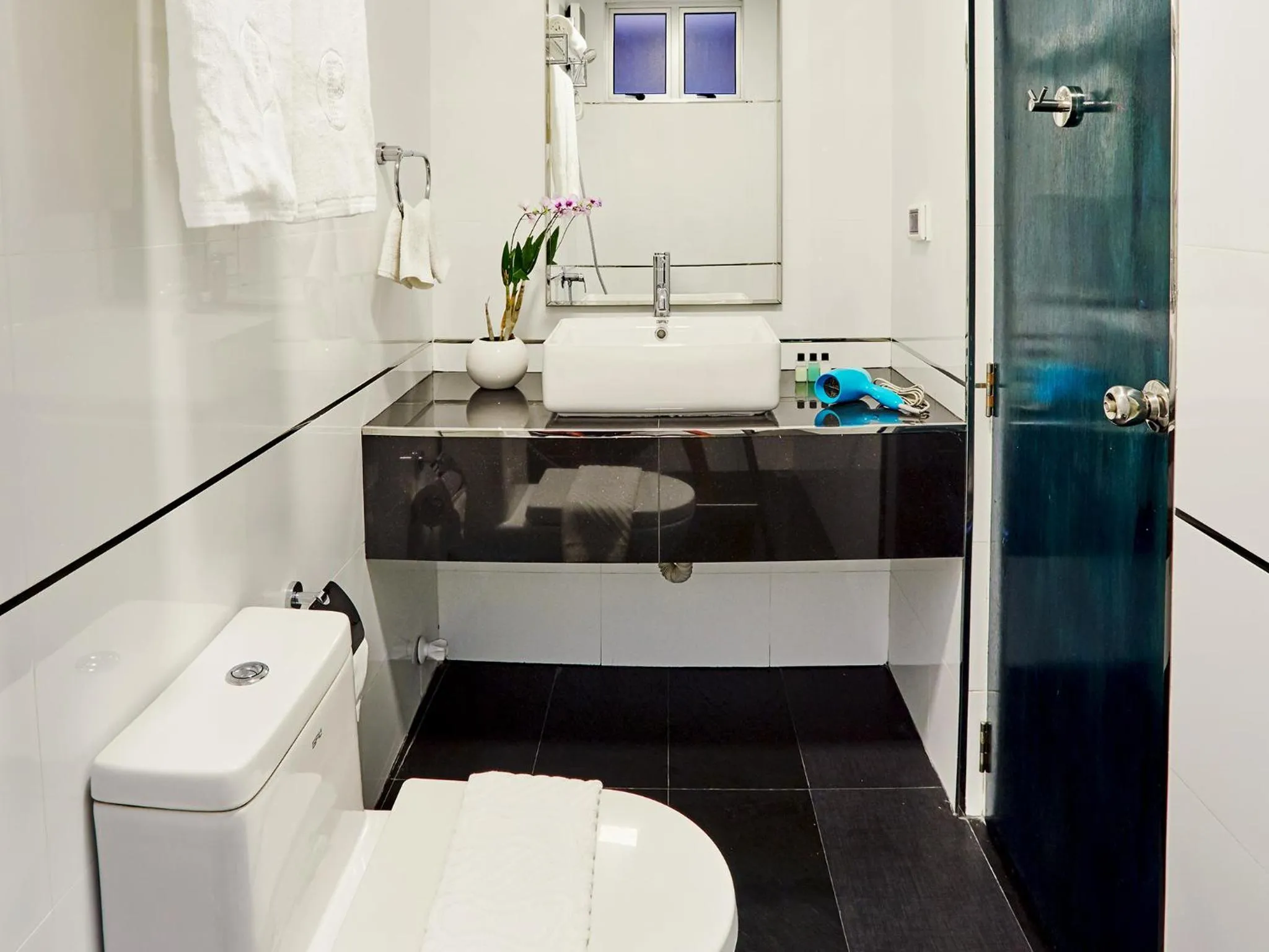 Bathroom in Planktons Beach