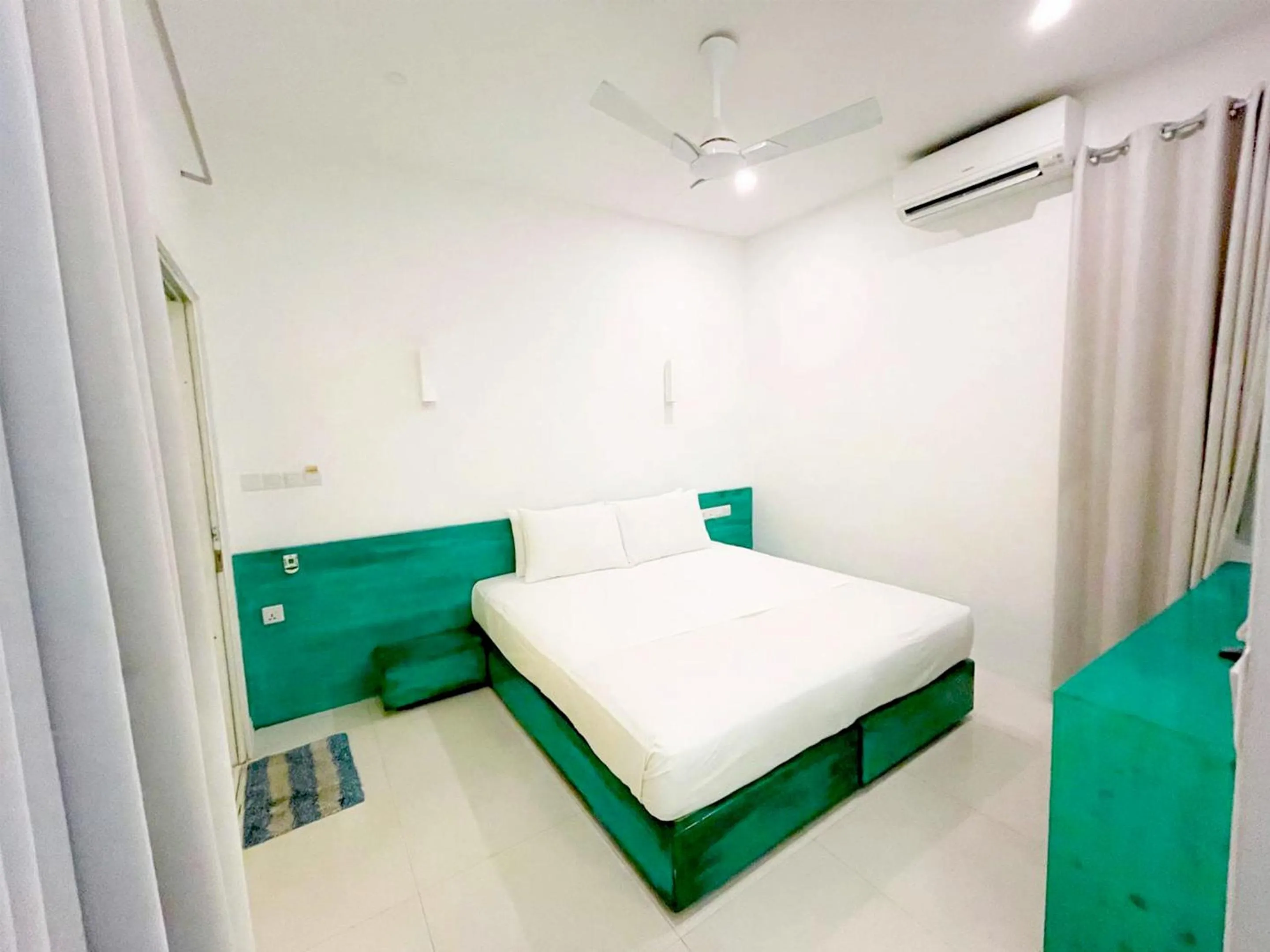 View (from property/room), Bed in Planktons Beach