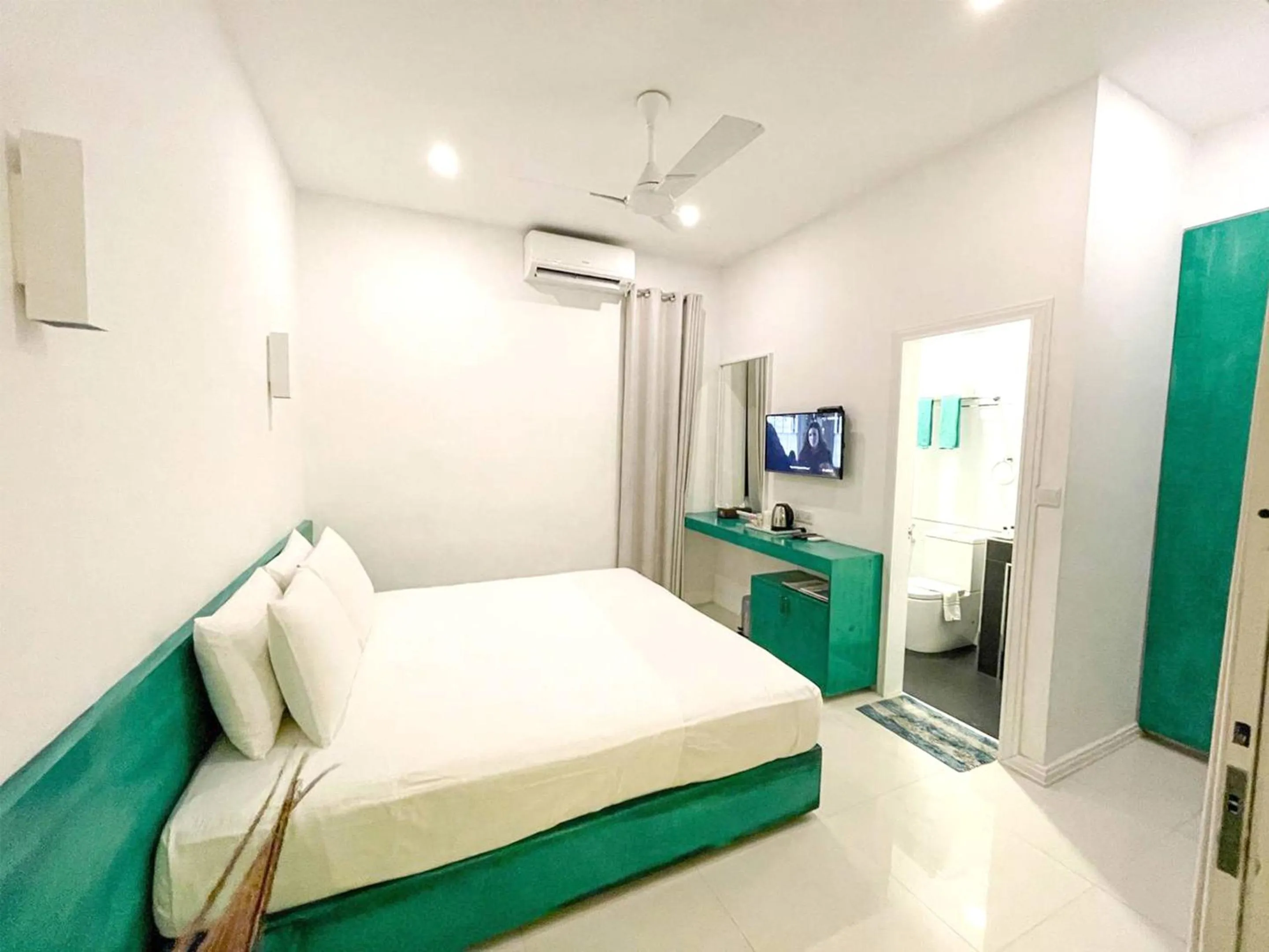 Balcony/Terrace, Bed in Planktons Beach