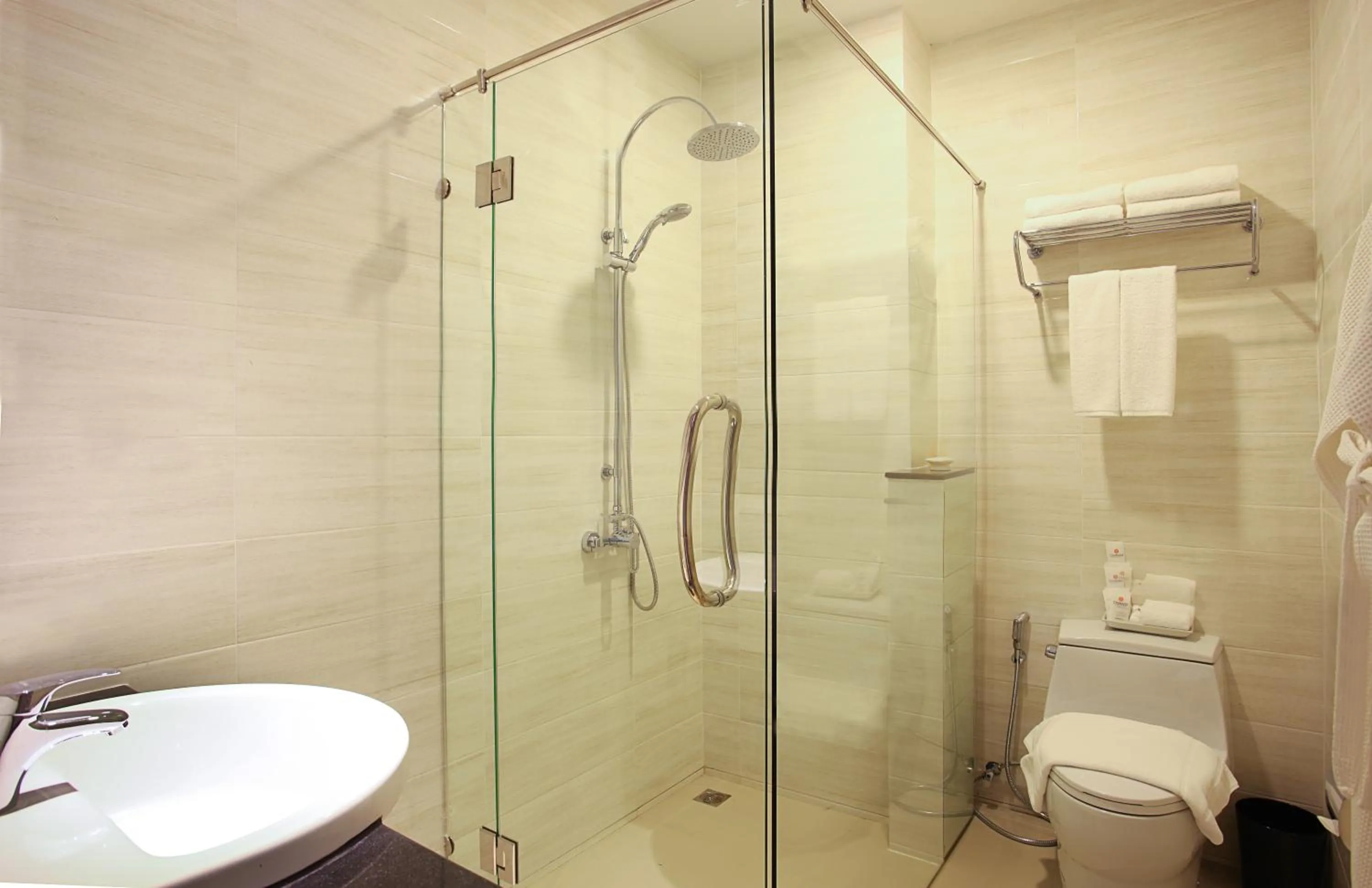 Bathroom in Chabana Kamala Hotel