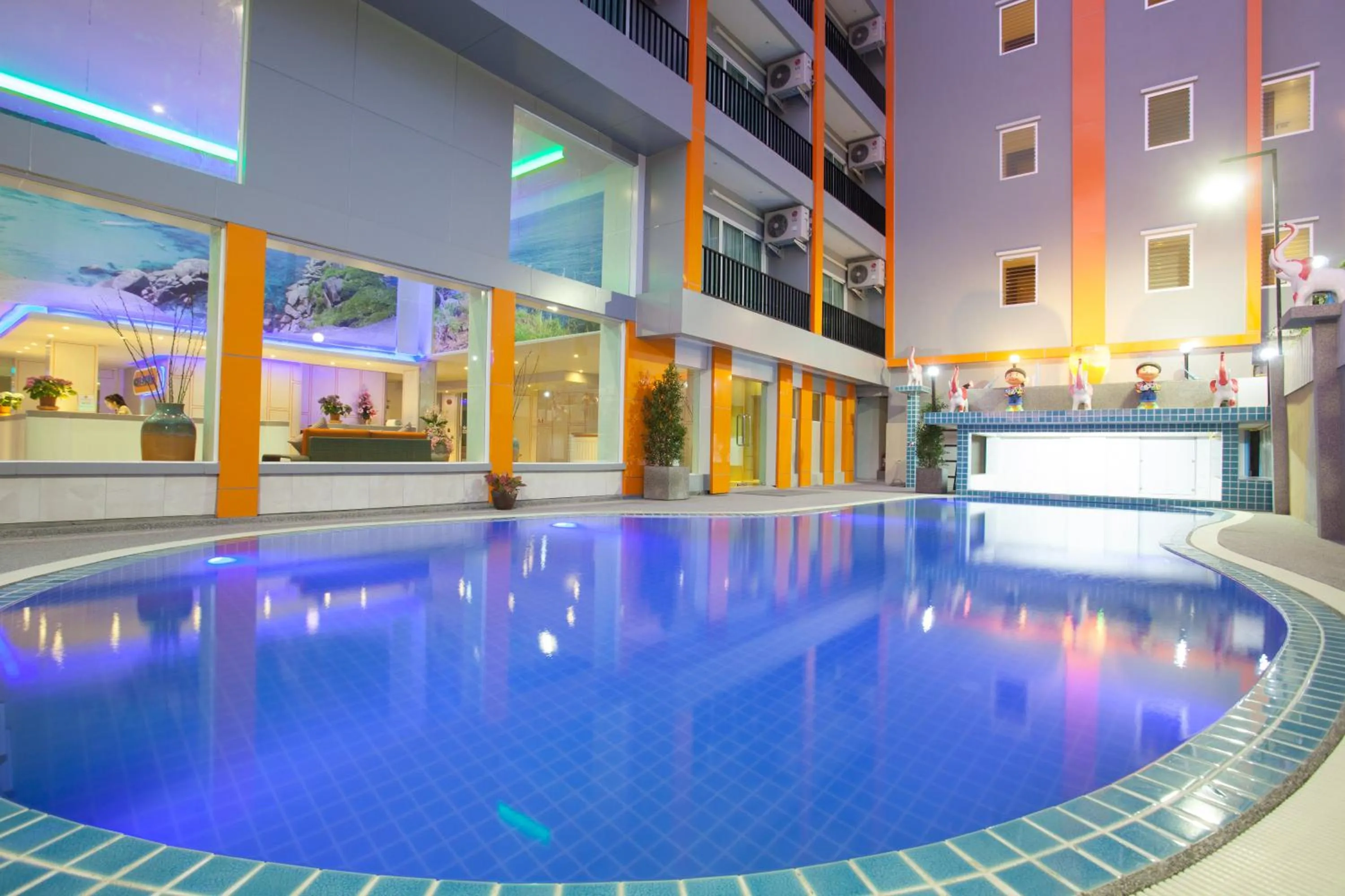 Swimming pool in Chabana Kamala Hotel