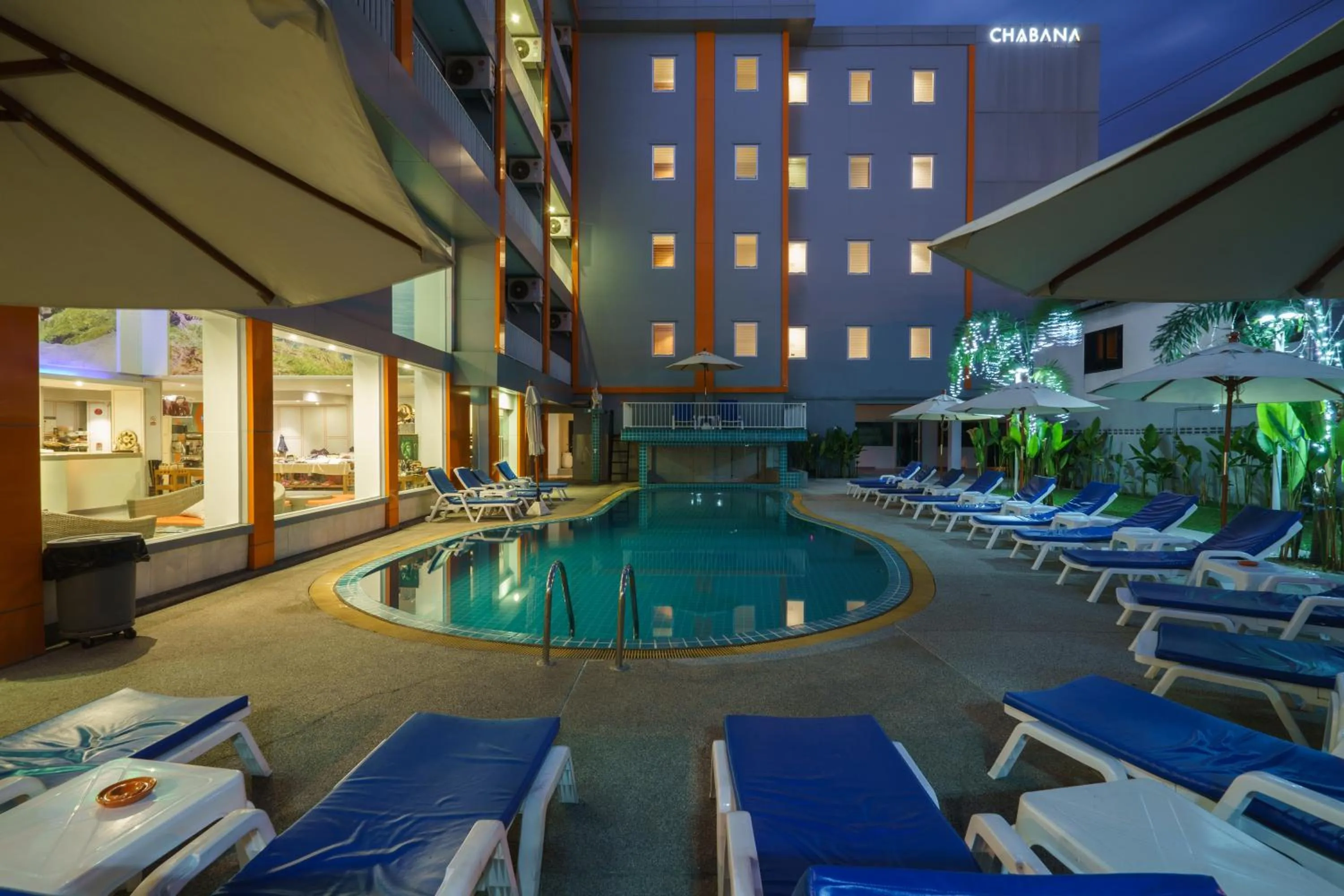 Swimming pool in Chabana Kamala Hotel