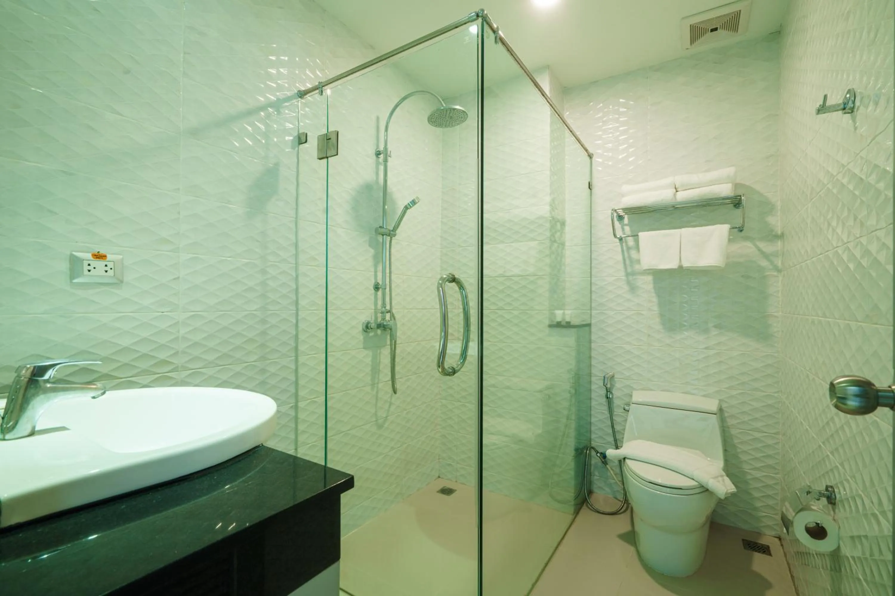 Bathroom in Chabana Kamala Hotel