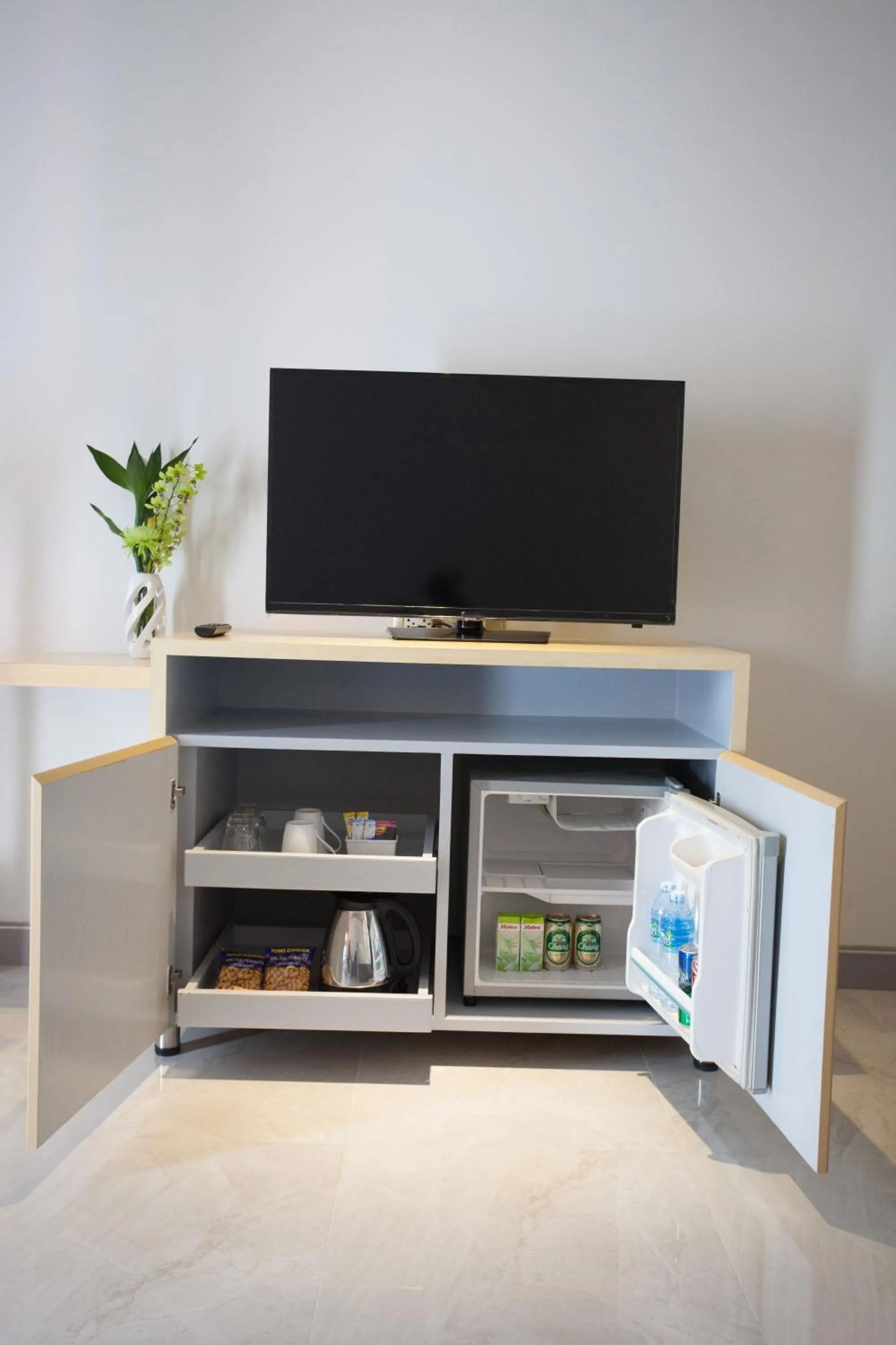 Coffee/tea facilities in Chabana Kamala Hotel