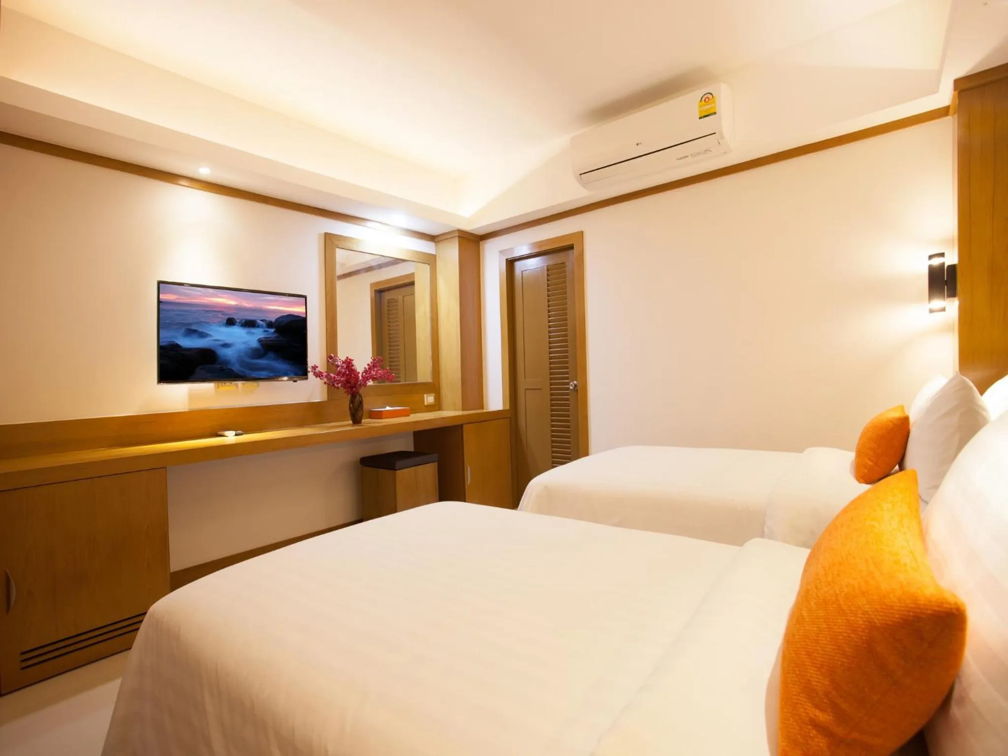 TV and multimedia, Bed in Chabana Kamala Hotel
