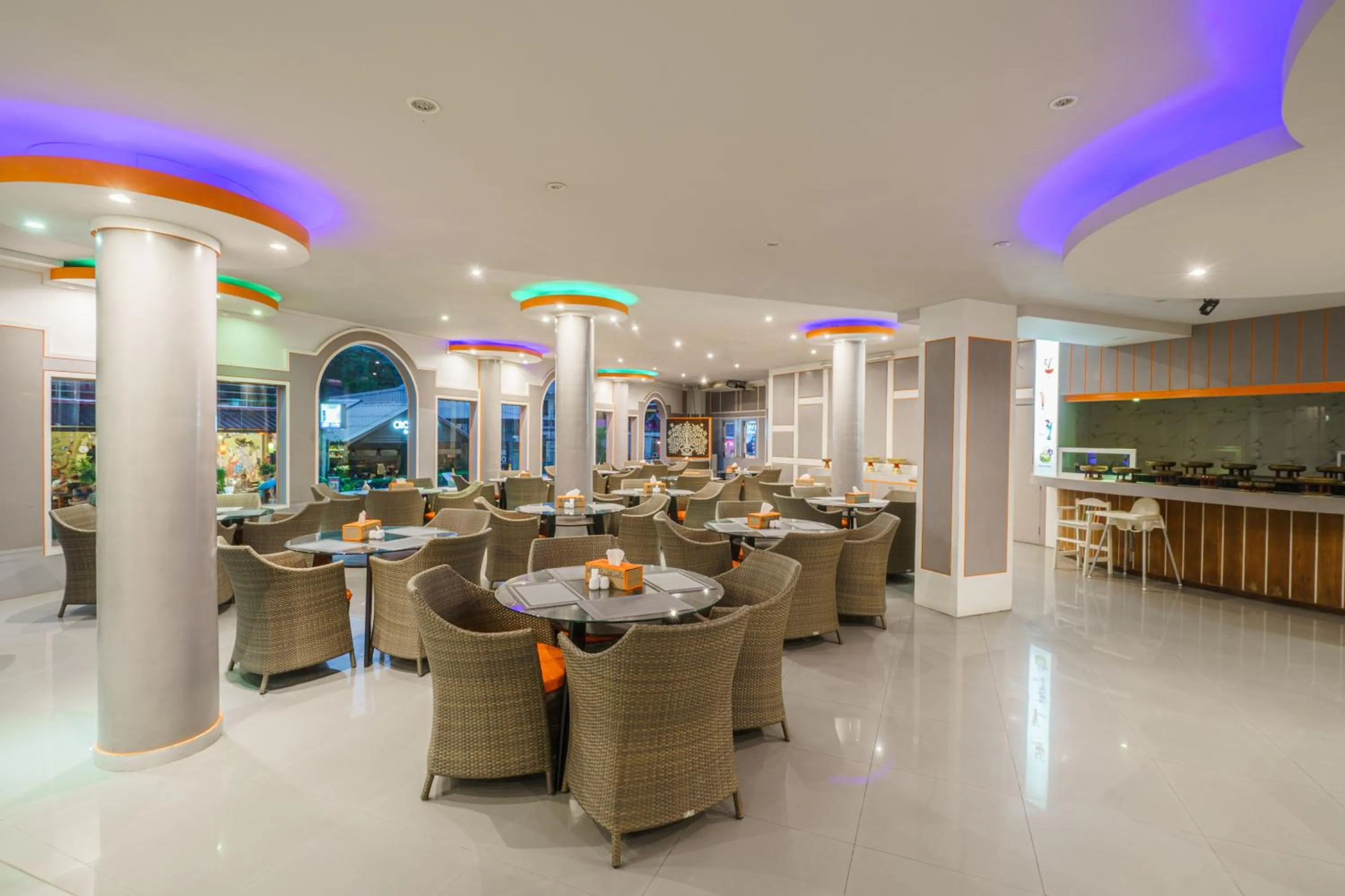 Restaurant/places to eat in Chabana Kamala Hotel