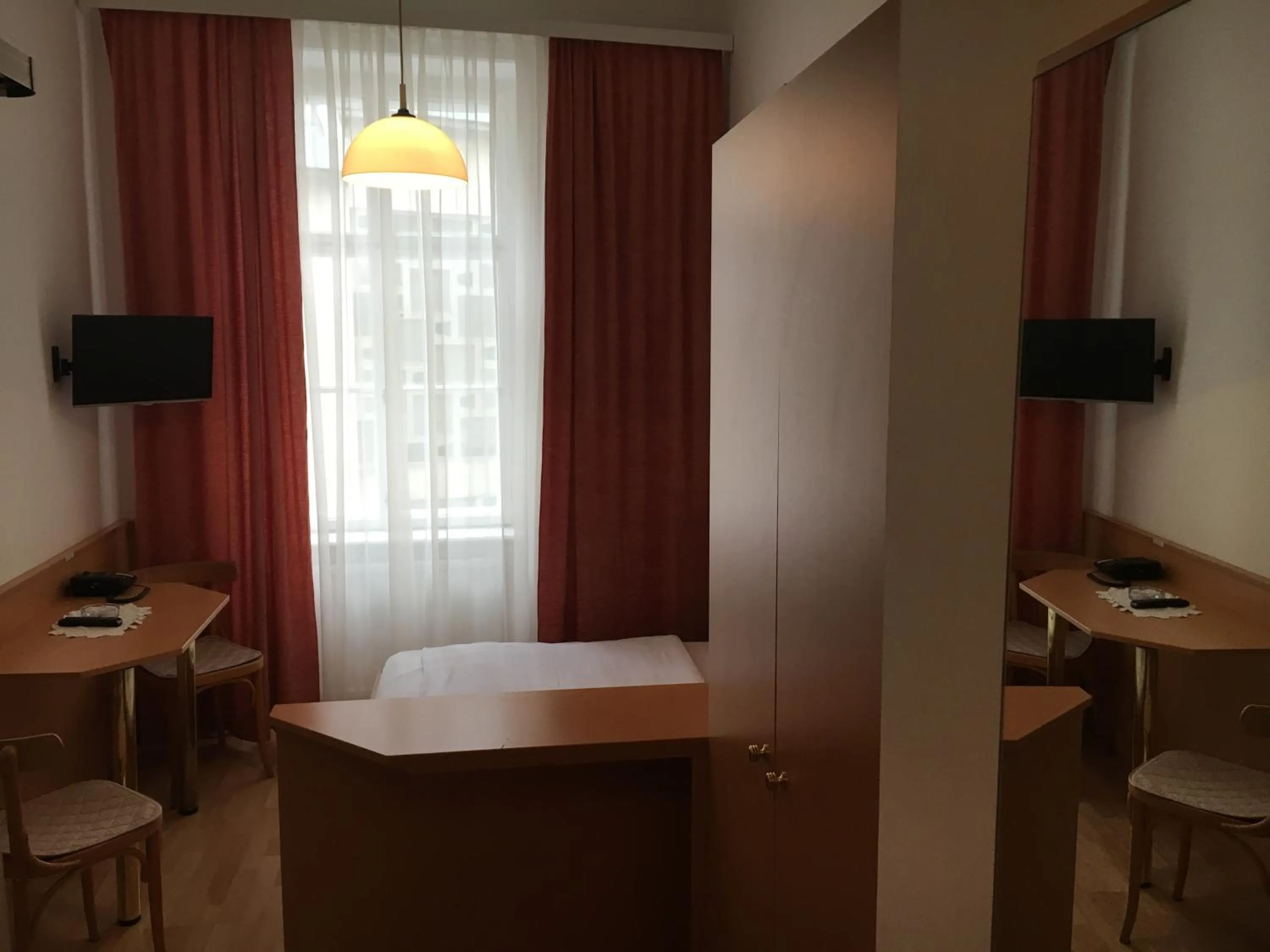 Photo of the whole room, Bed in Pension Ani