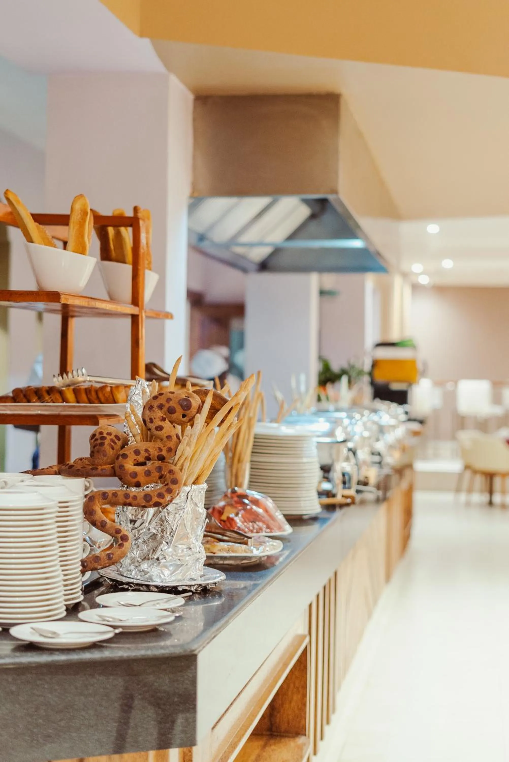 Restaurant/places to eat in Tanga Beach Resort & Spa