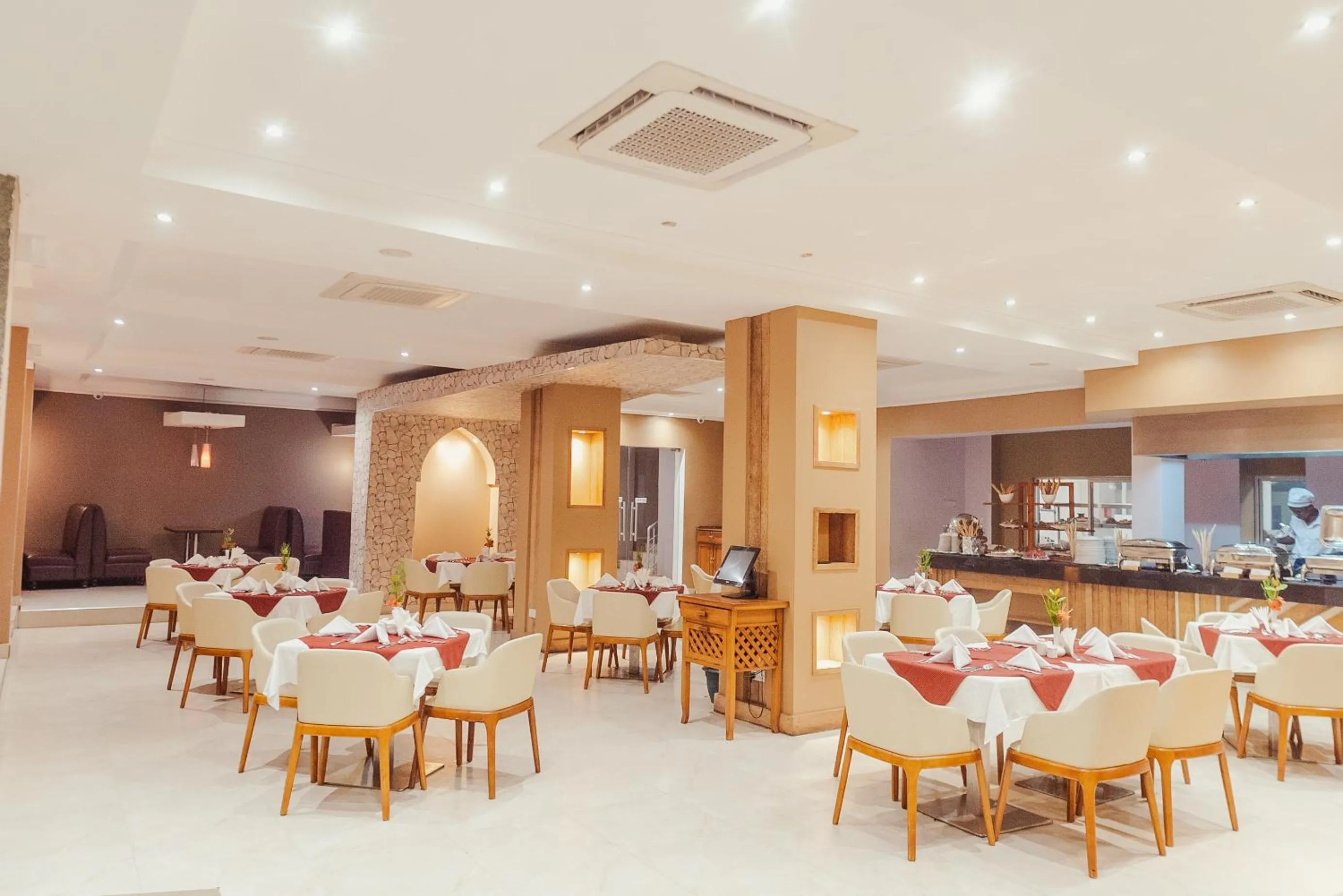 Restaurant/places to eat in Tanga Beach Resort & Spa