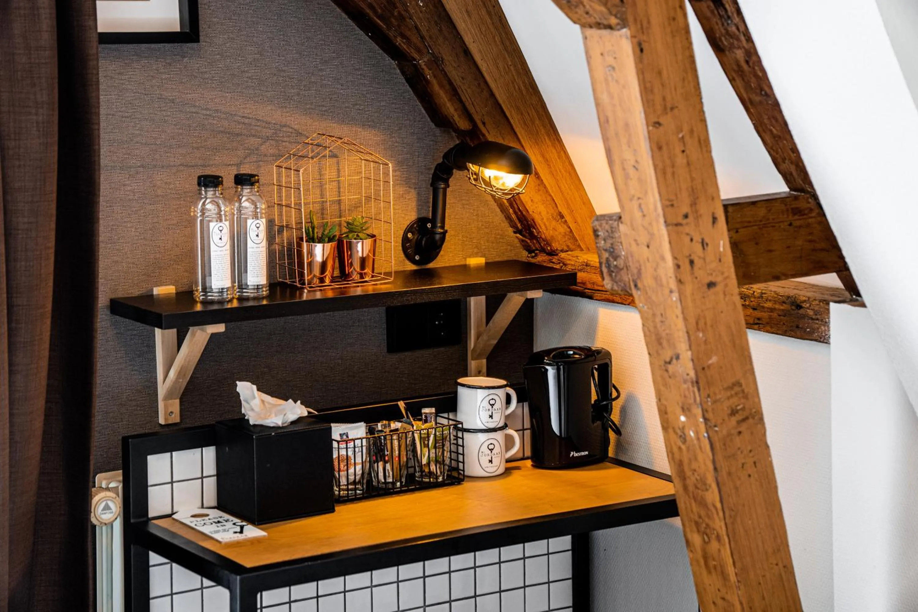 Coffee/tea facilities in Mr. Jordaan