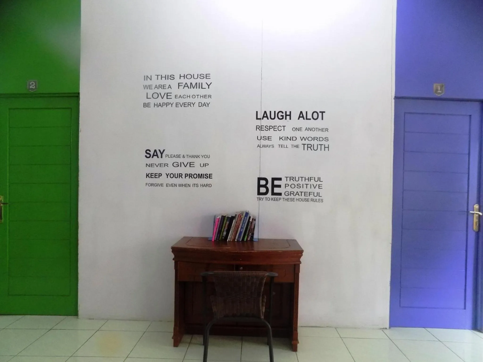 Library in Amelia 2 Guest House Syariah