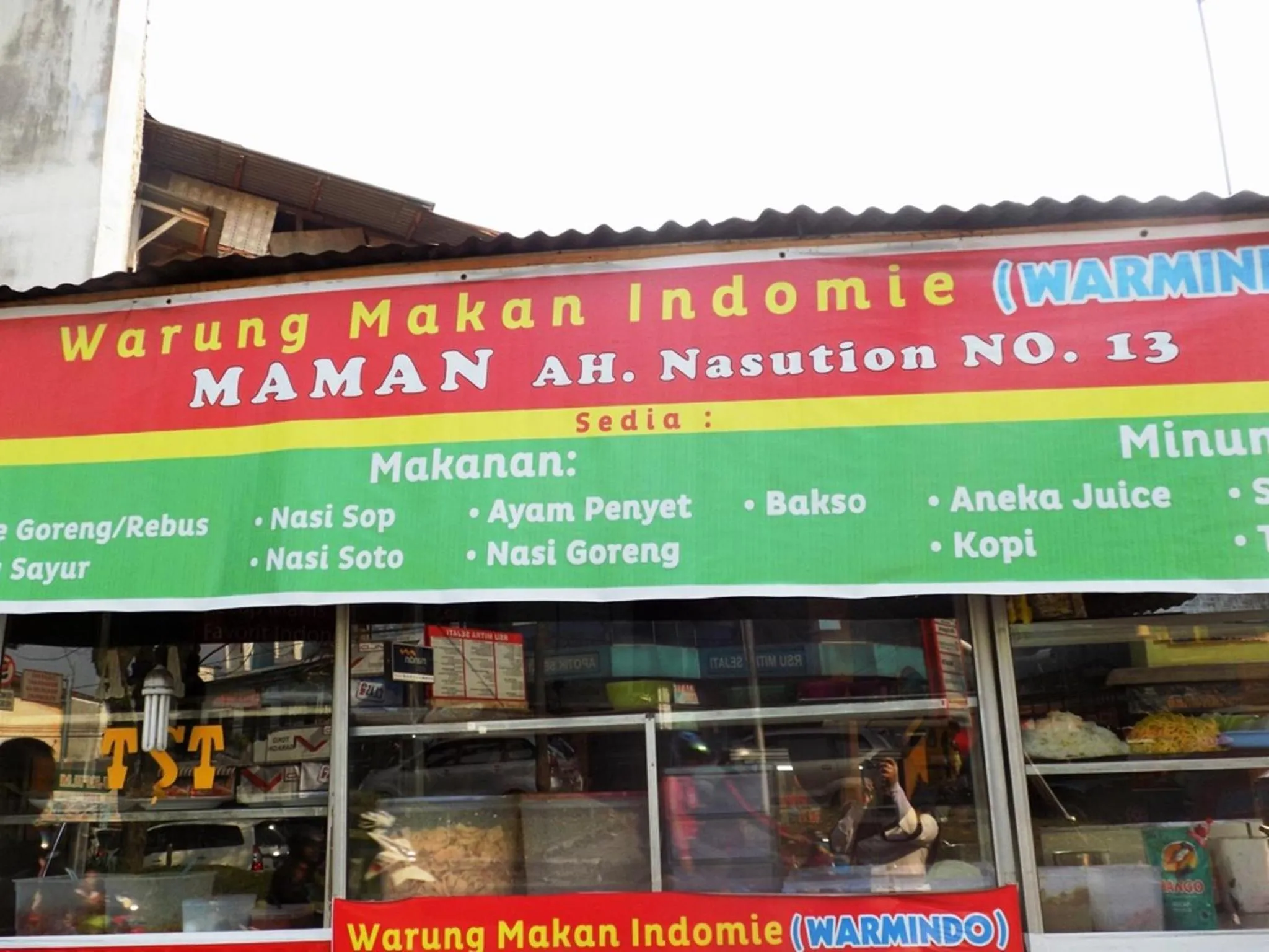 Restaurant/places to eat in Amelia 2 Guest House Syariah