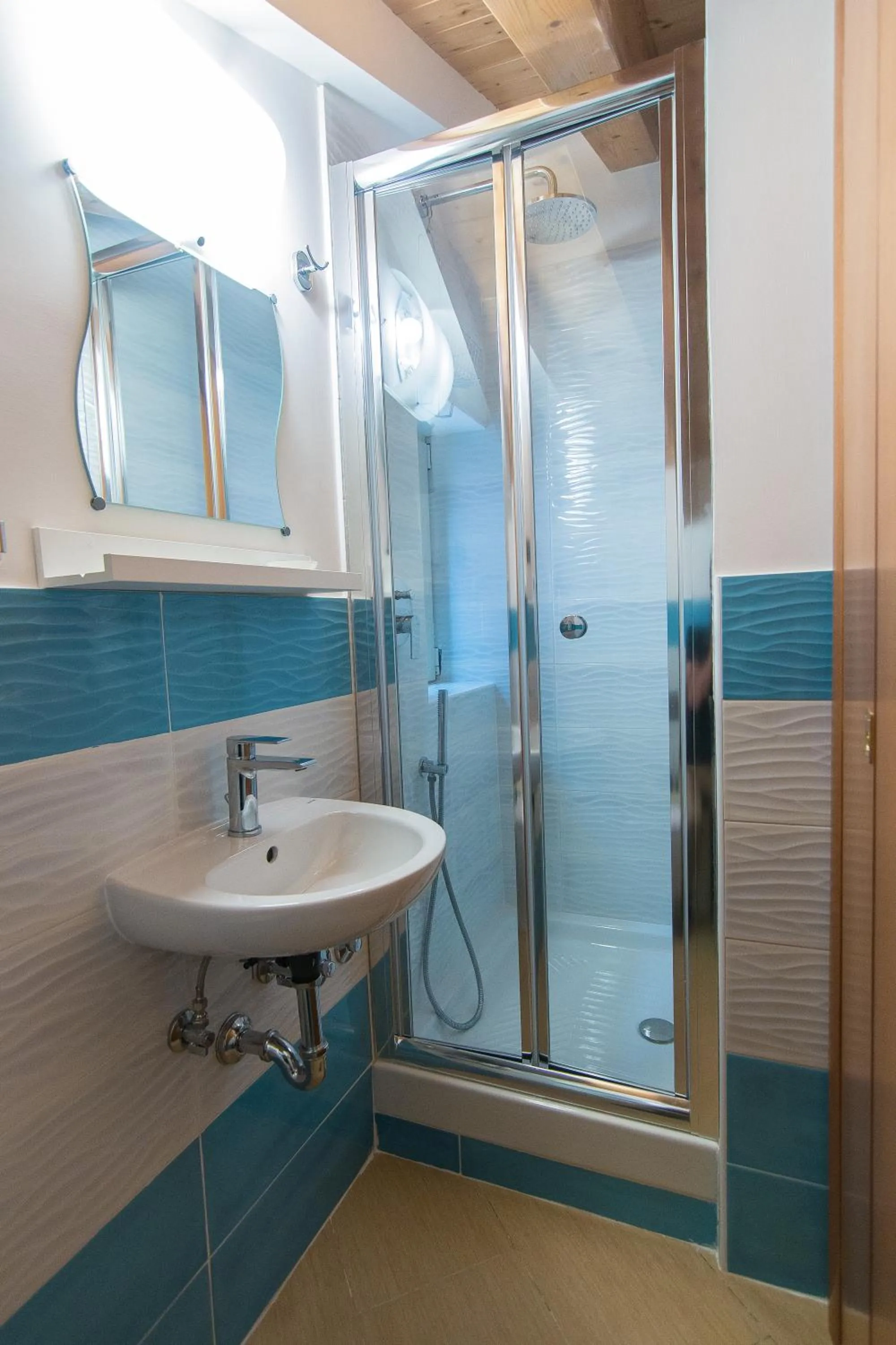 Shower in B&B Sotto un Tetto