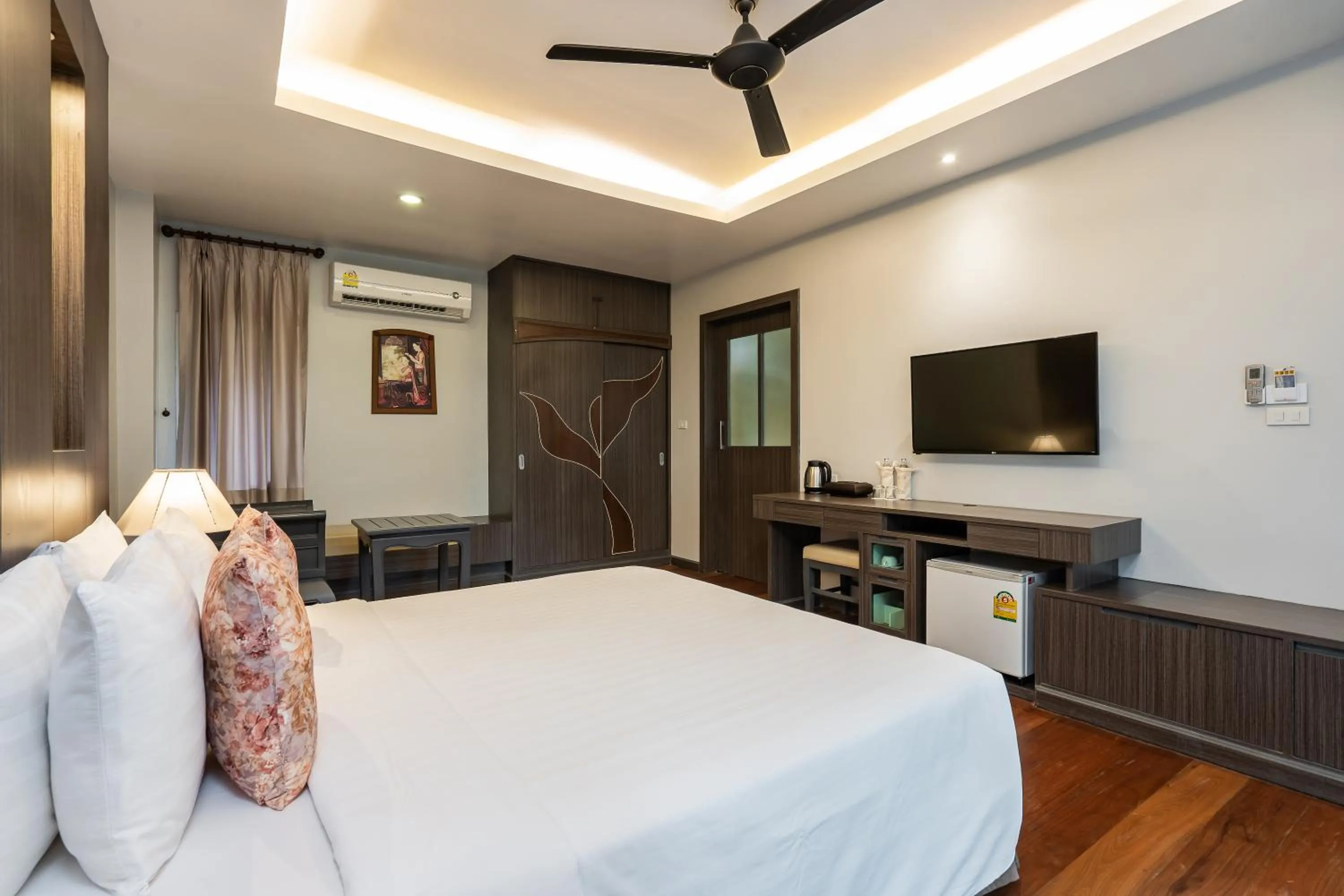 Photo of the whole room, Bed in Koh Chang Paradise Resort & Spa