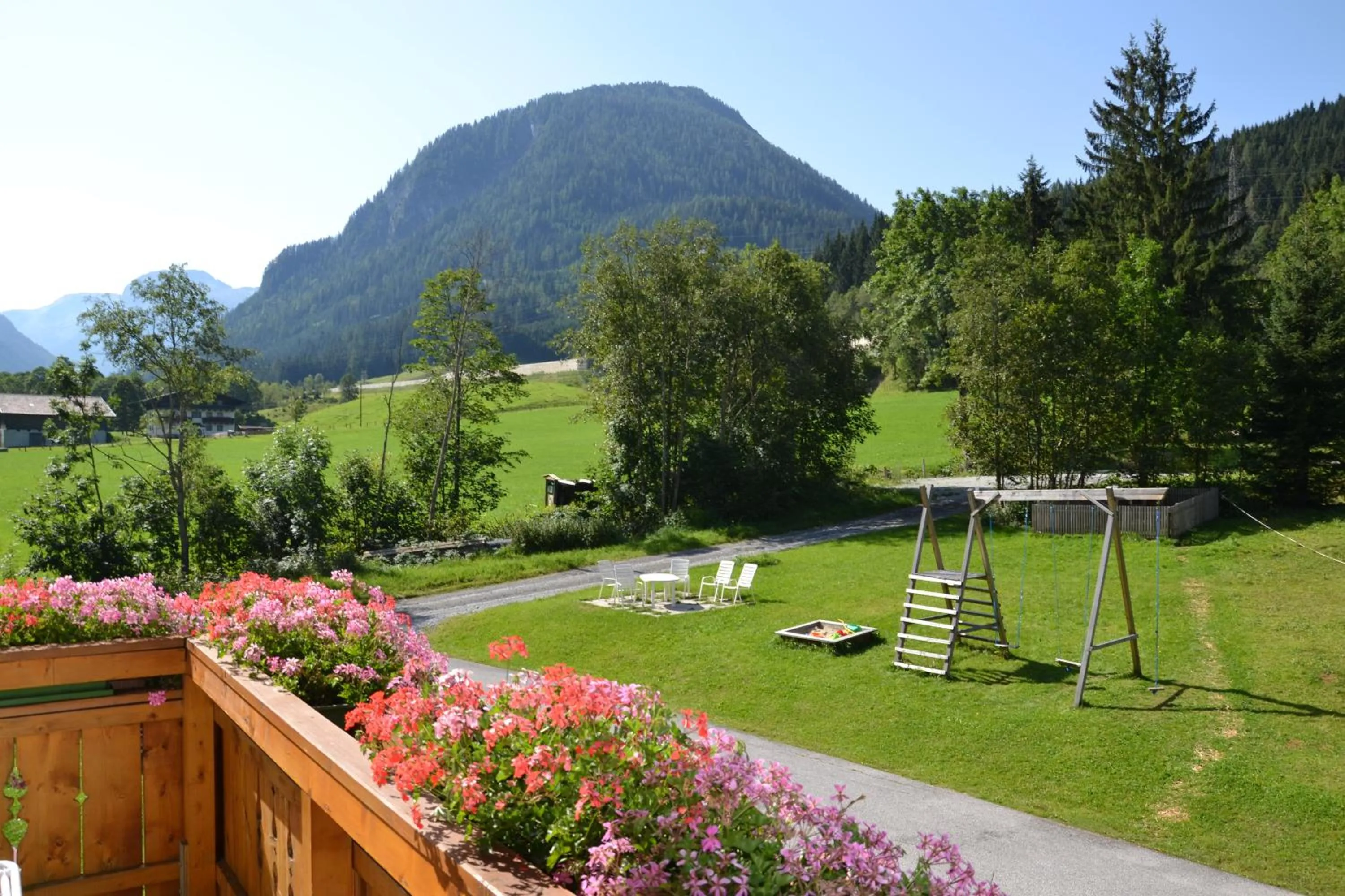 Garden view in Holiday-Appartements