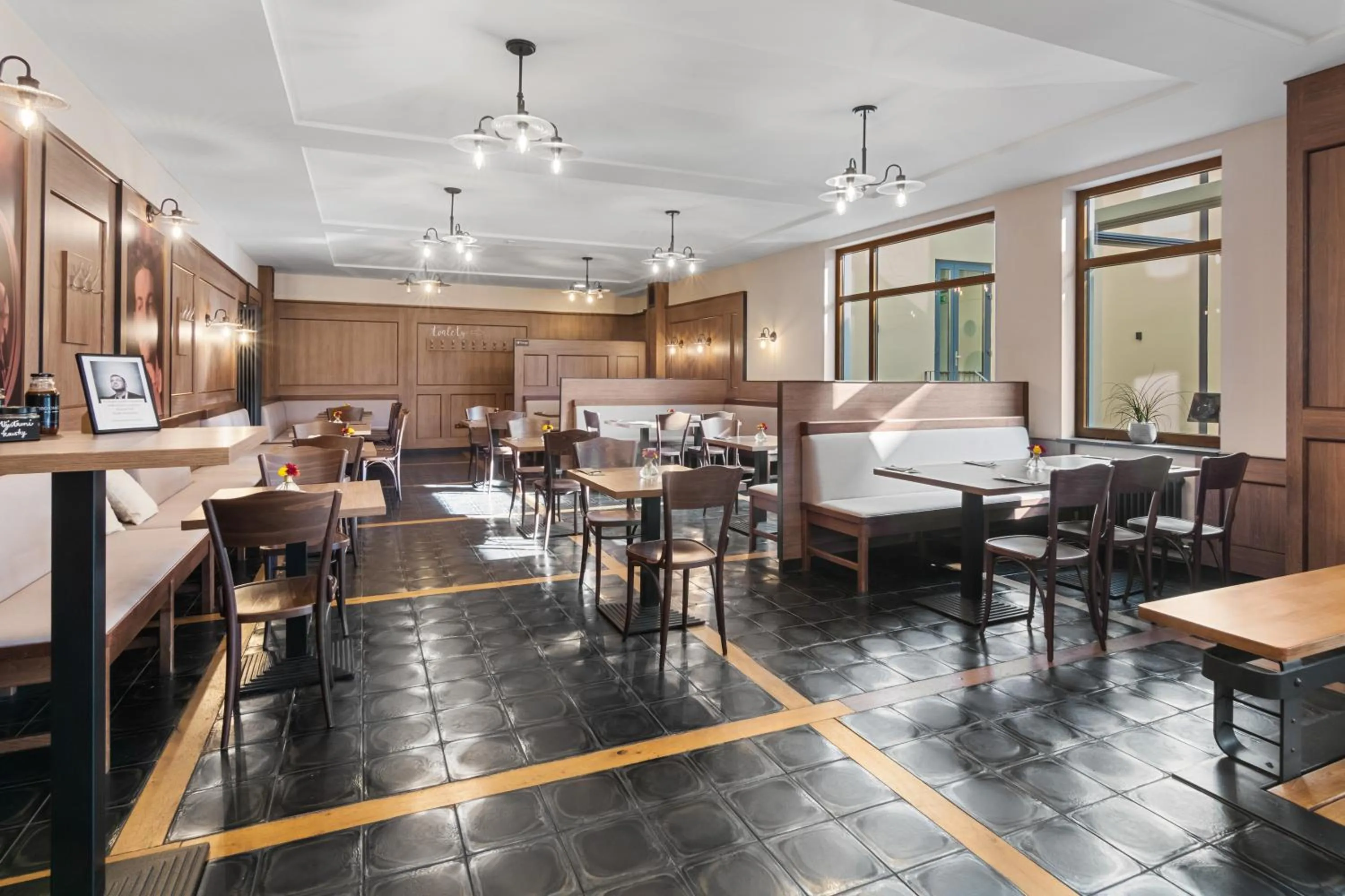 Restaurant/places to eat in Penzion Na Náměstí