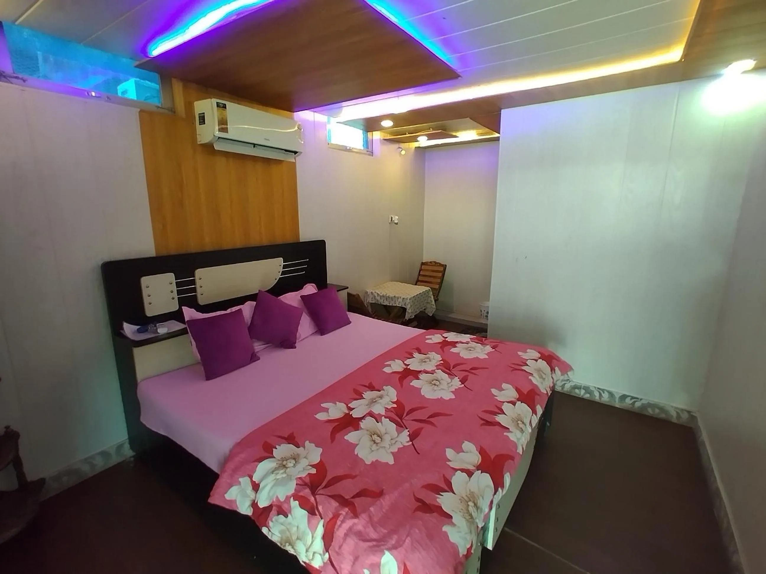 Bed in Haveli Taragarh Palace