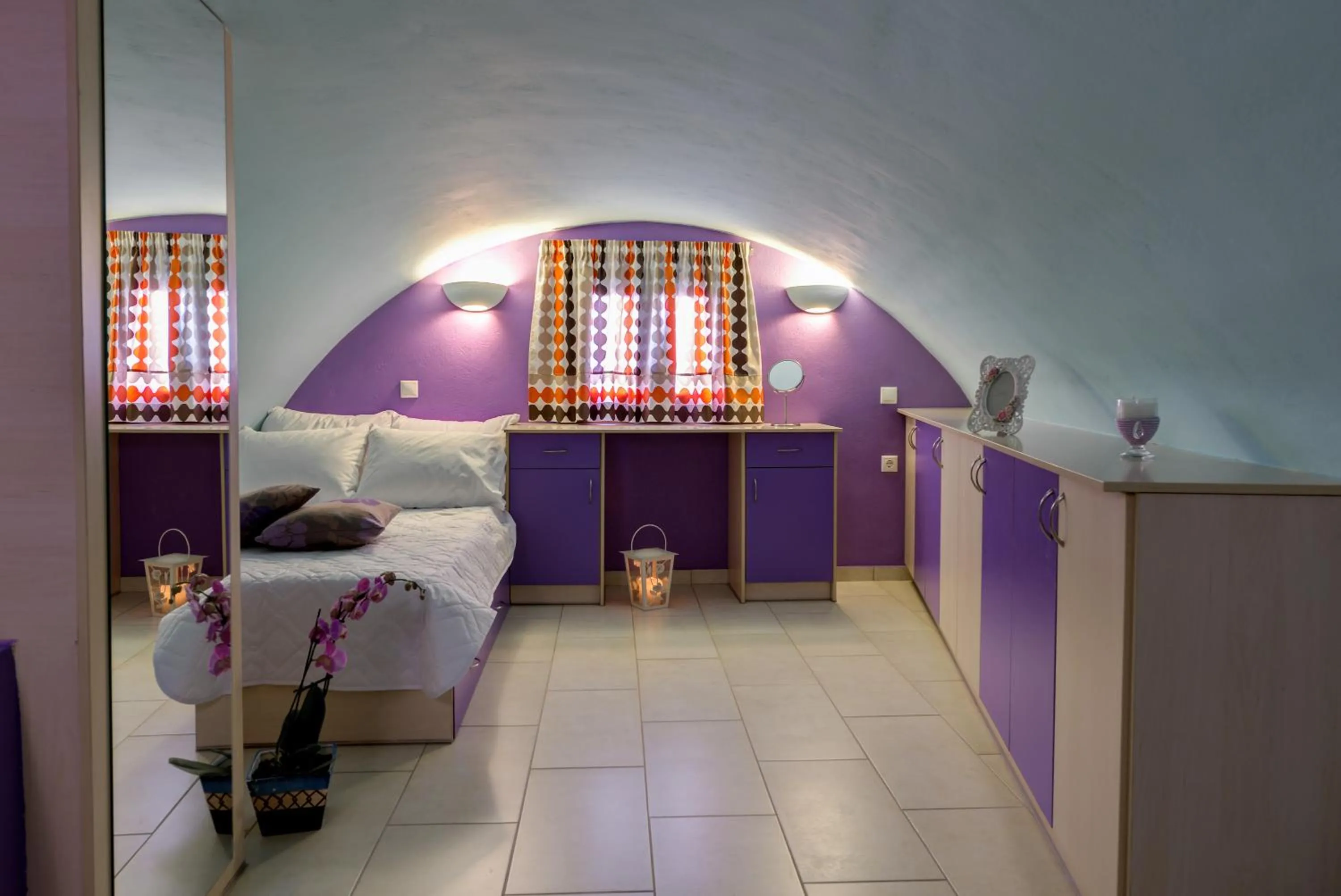 Bedroom in Akrotiri Apartments