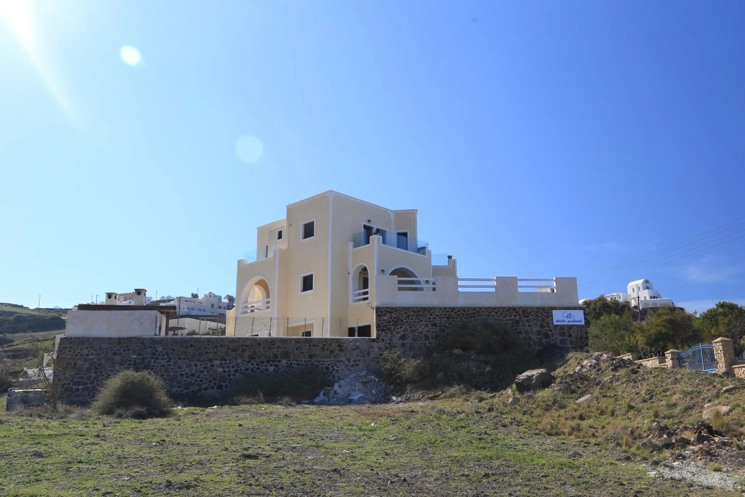 Facade/entrance in Akrotiri Apartments