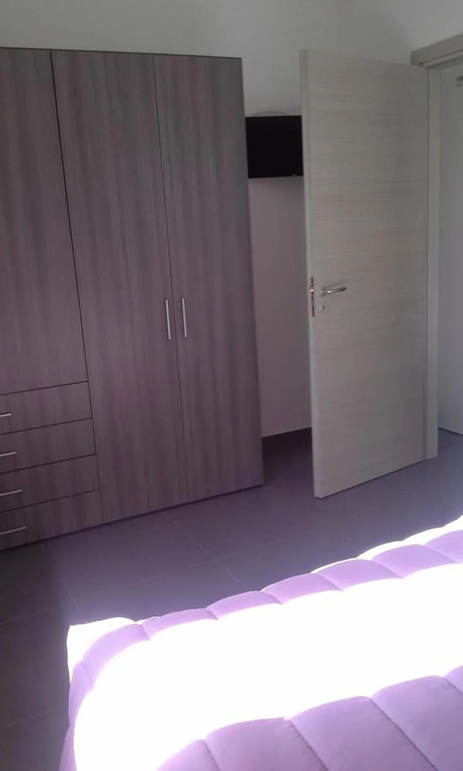 Bedroom, Bed in La cage aux folles B&B