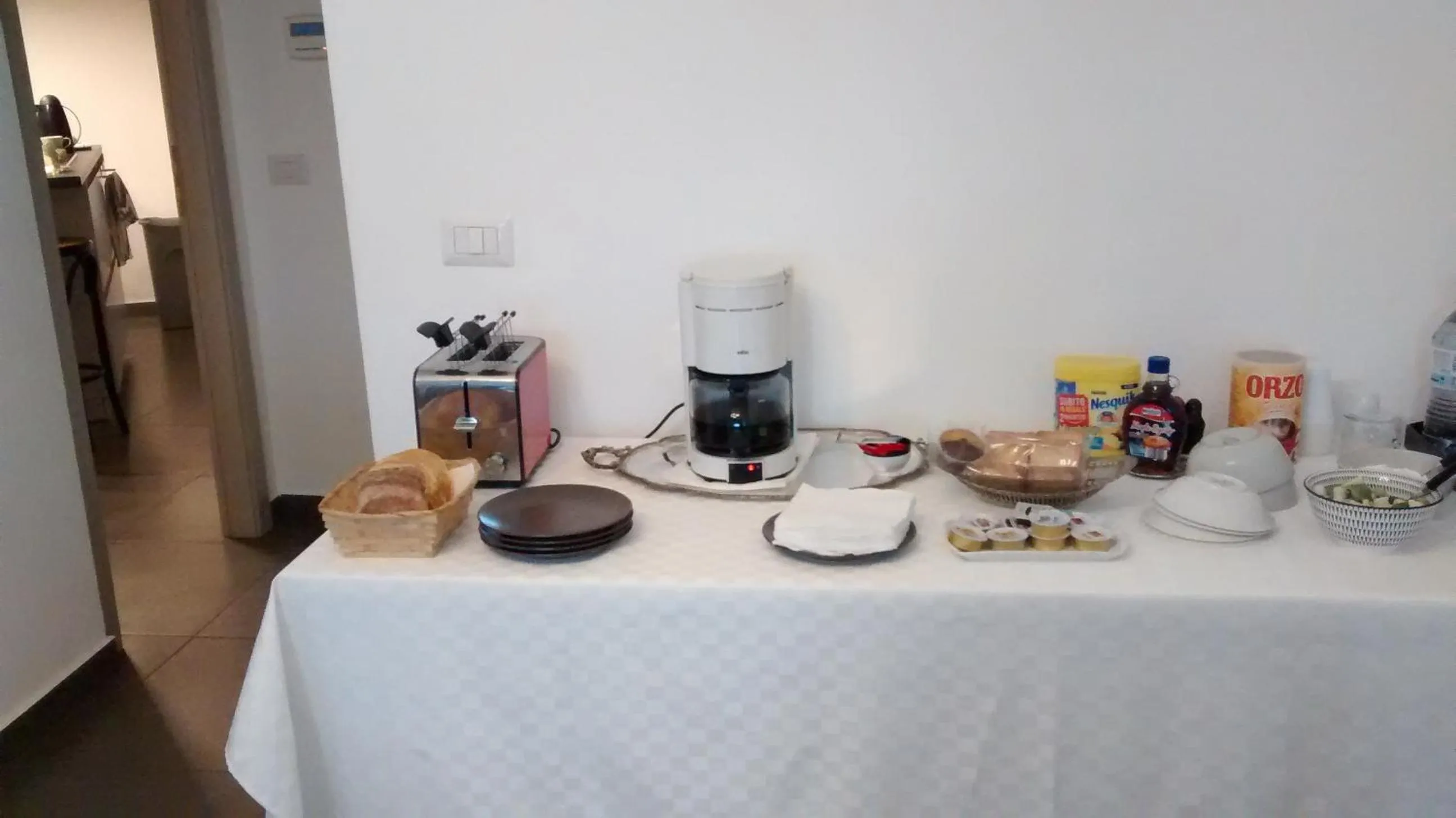 Food and drinks in La cage aux folles B&B