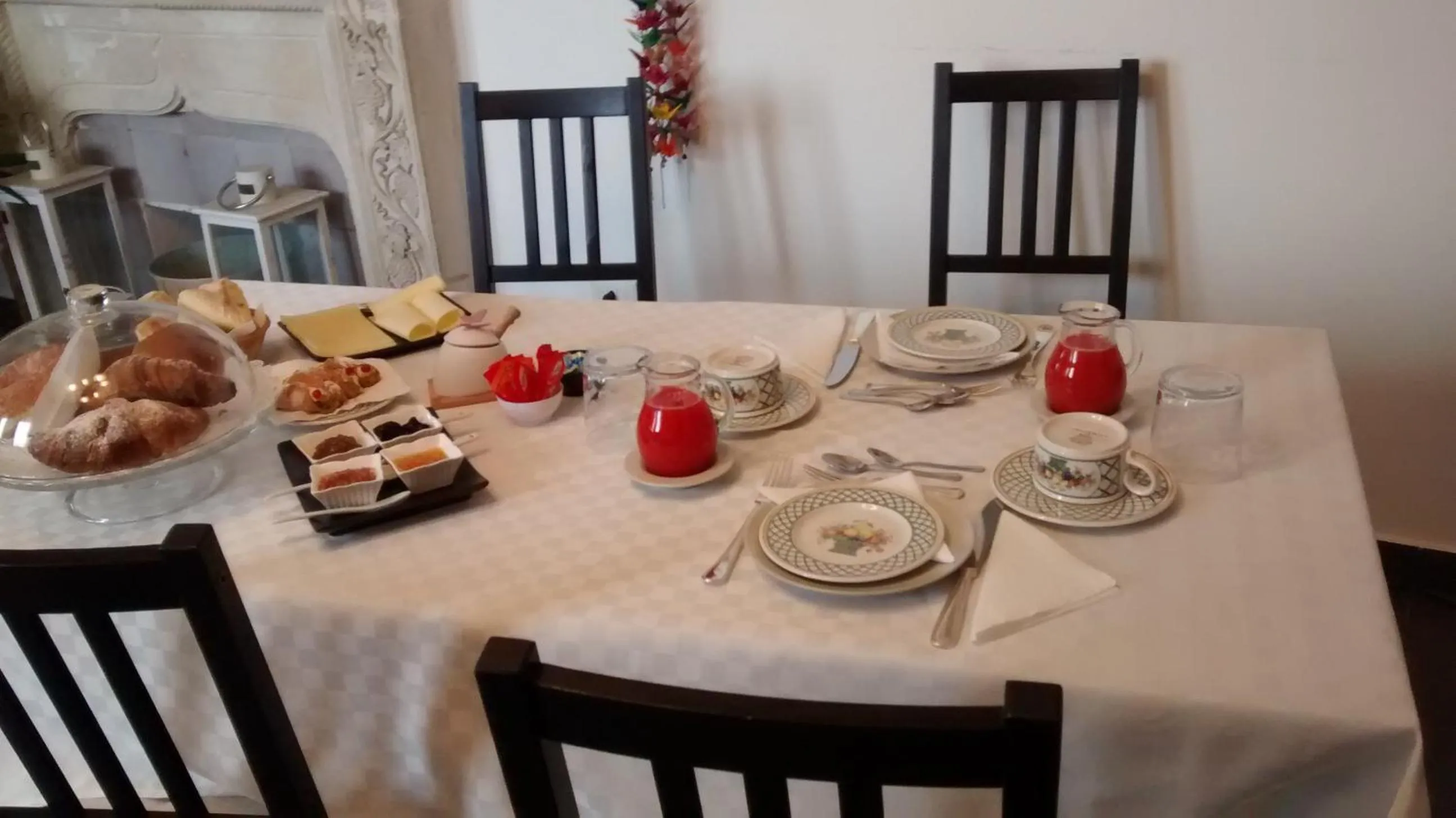 Breakfast in La cage aux folles B&B