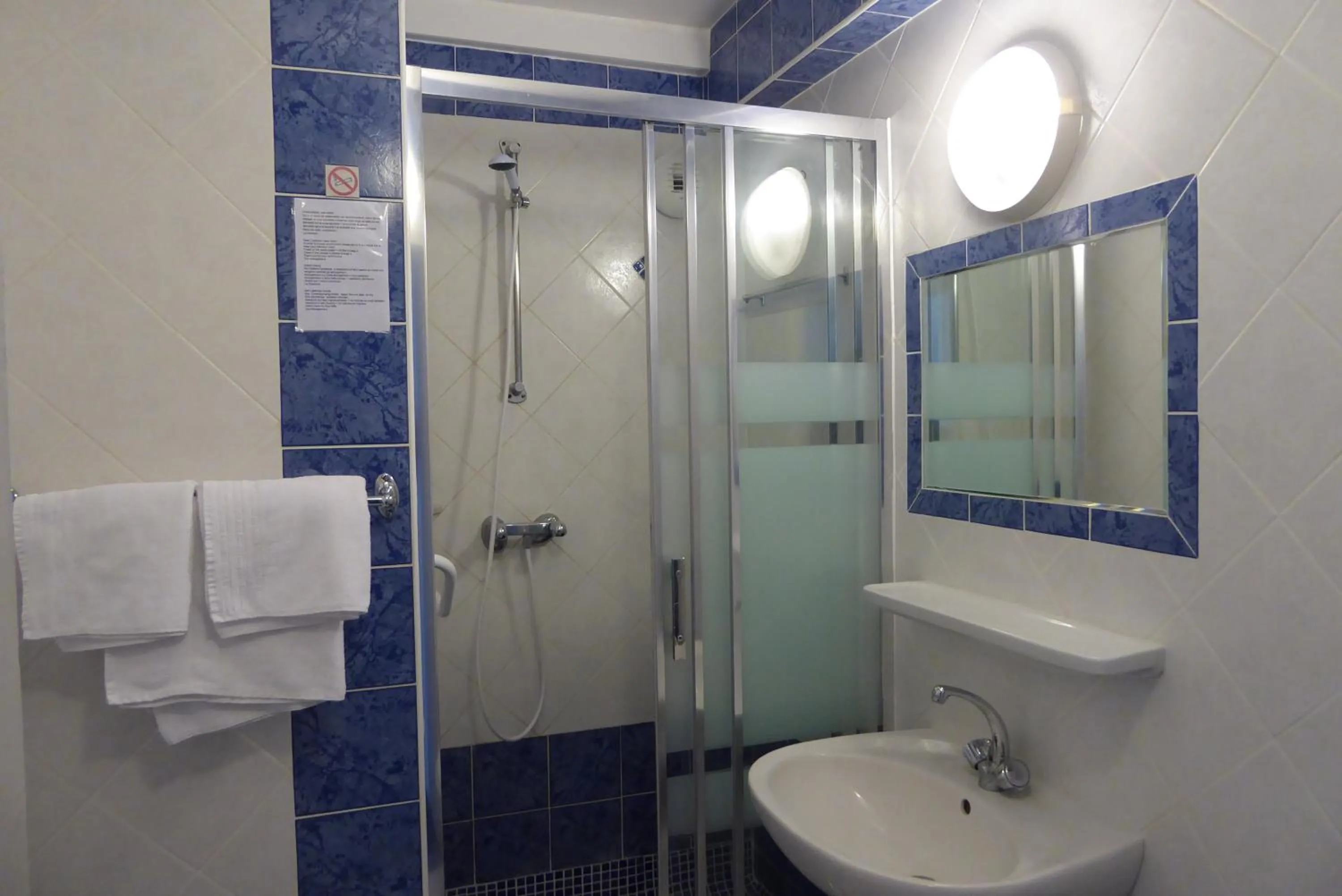 Shower in Hotel Cyrnea