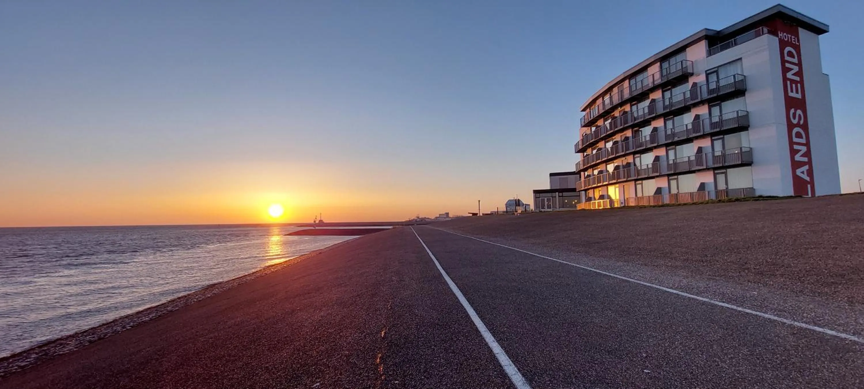 Hotel Lands End