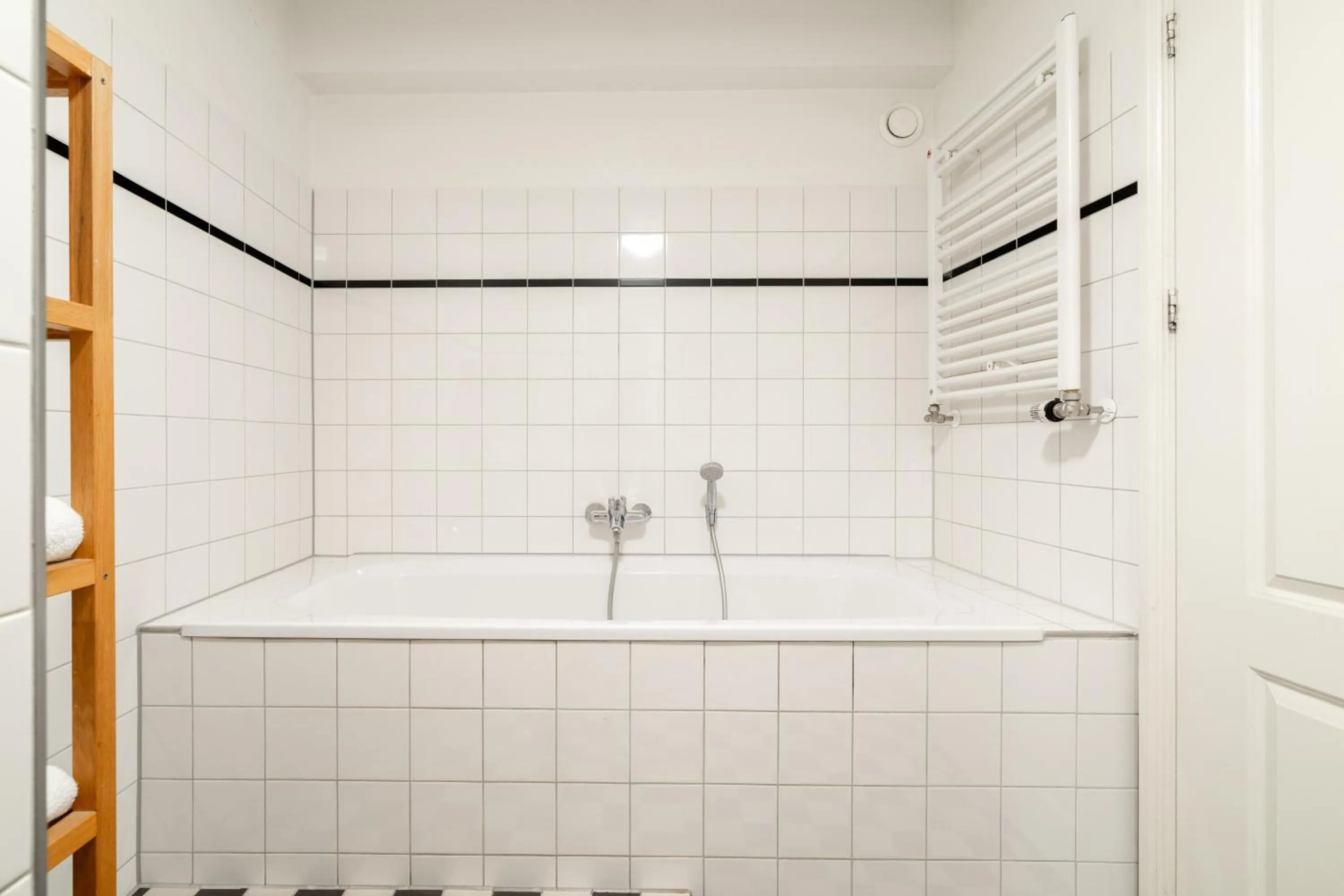 Bath in Amsterdam Centre Harbour Apartments