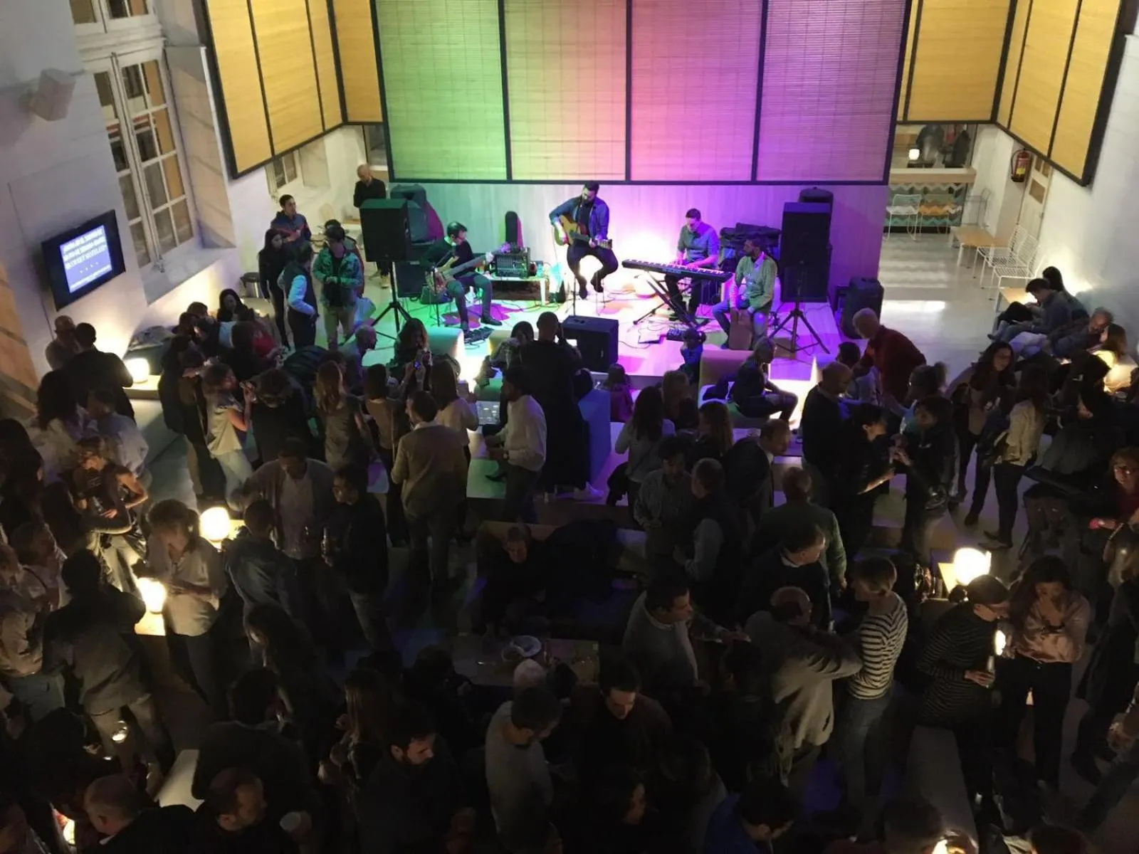 group of guests in UP Hostel Valencia