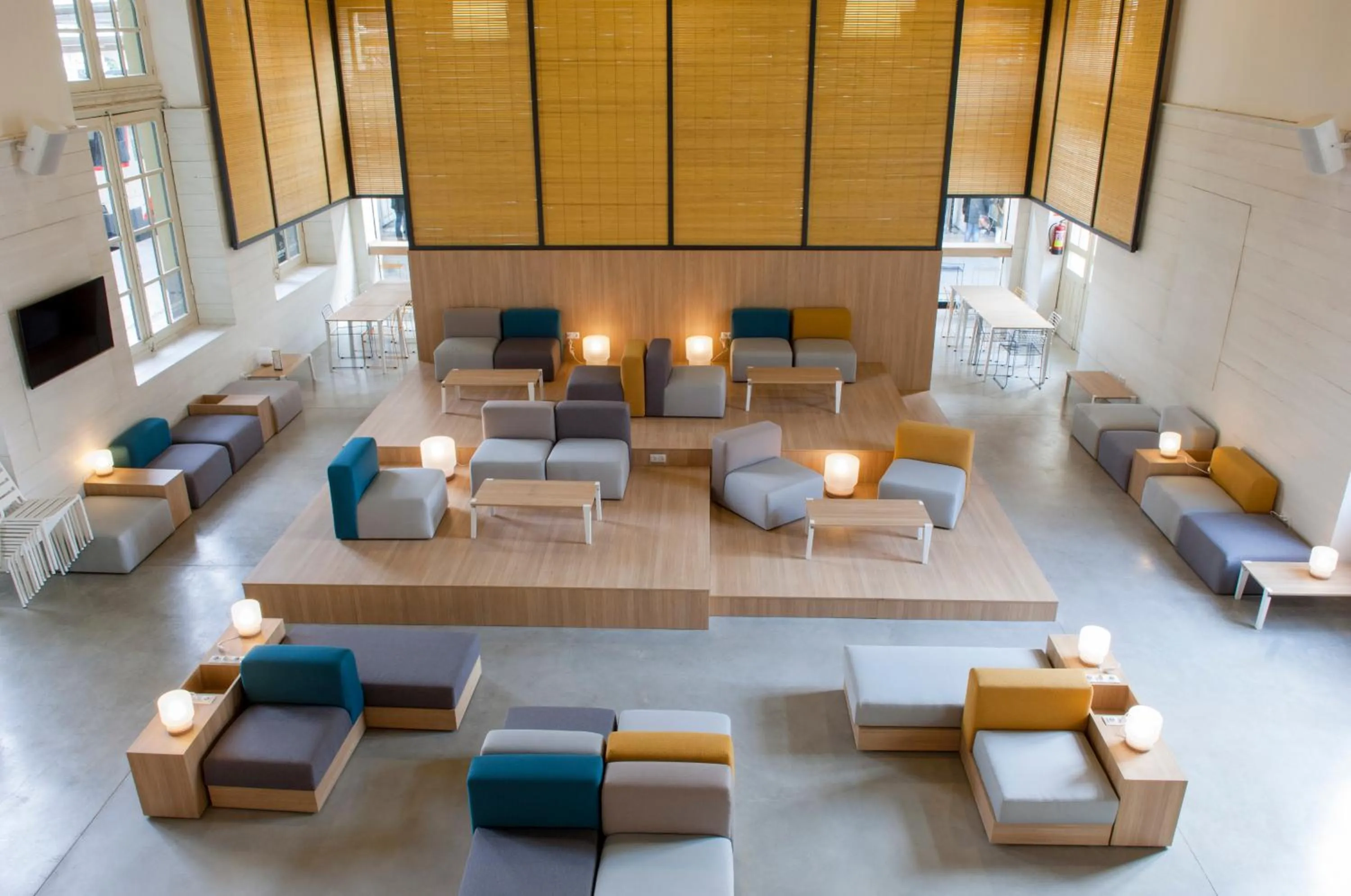 Communal lounge/ TV room in UP Hostel Valencia