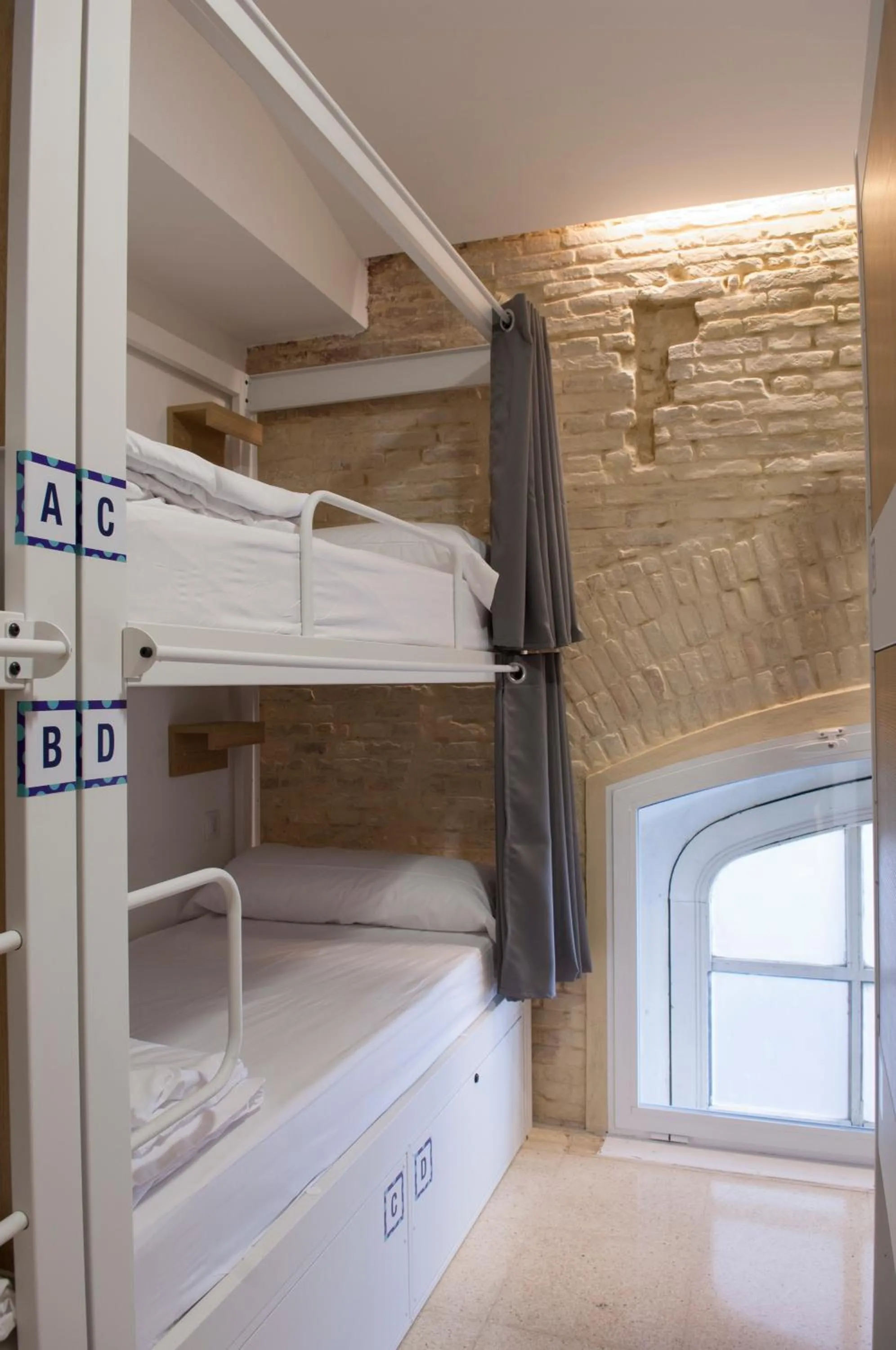 bunk bed, Bed in UP Hostel Valencia