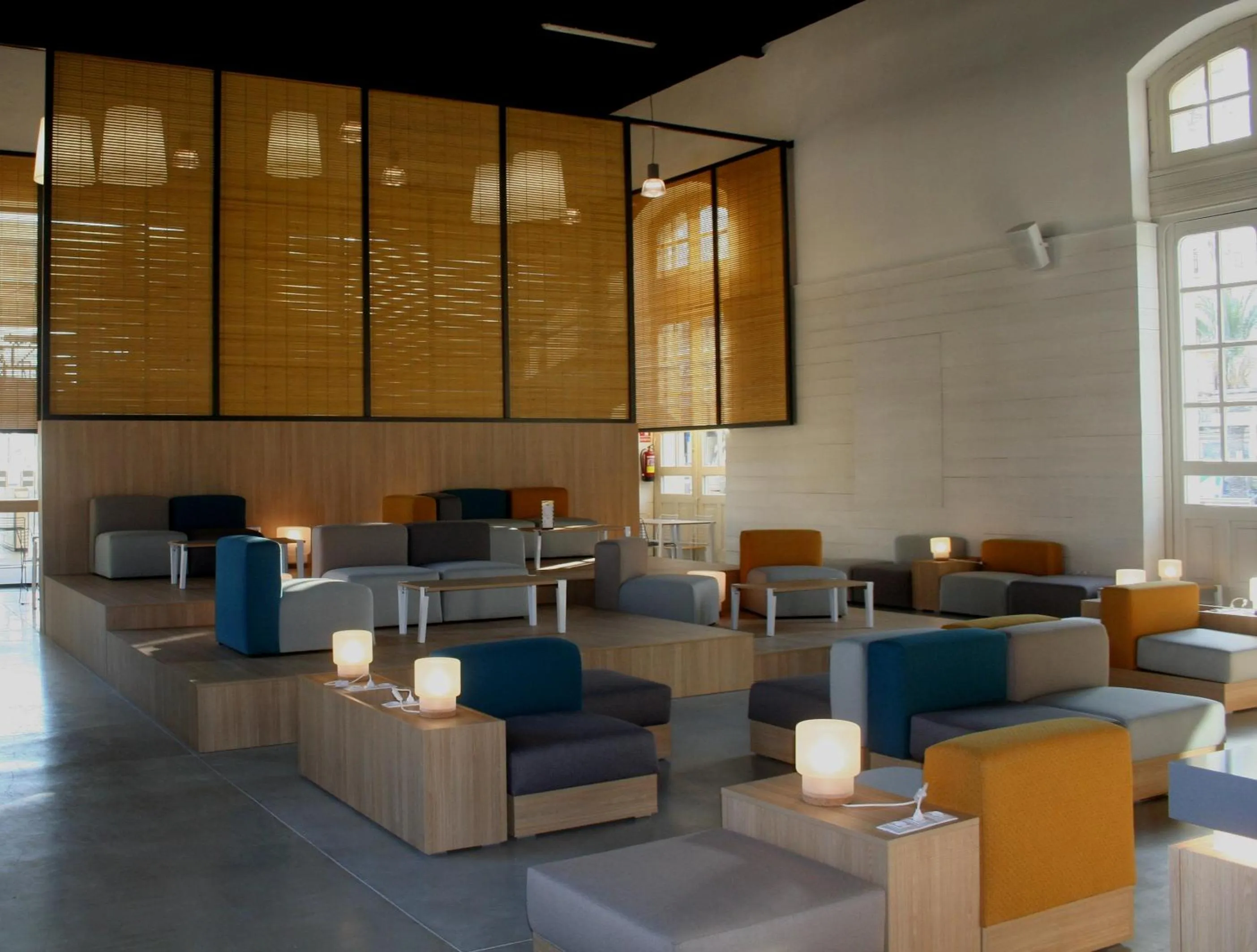 Communal lounge/ TV room in UP Hostel Valencia