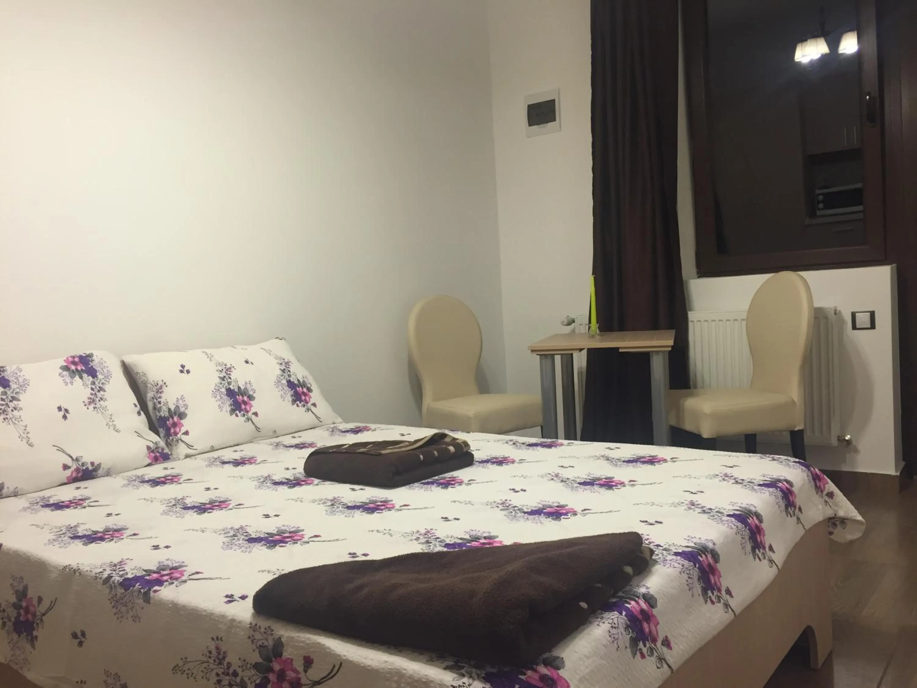 Photo of the whole room, Bed in M20 Studios