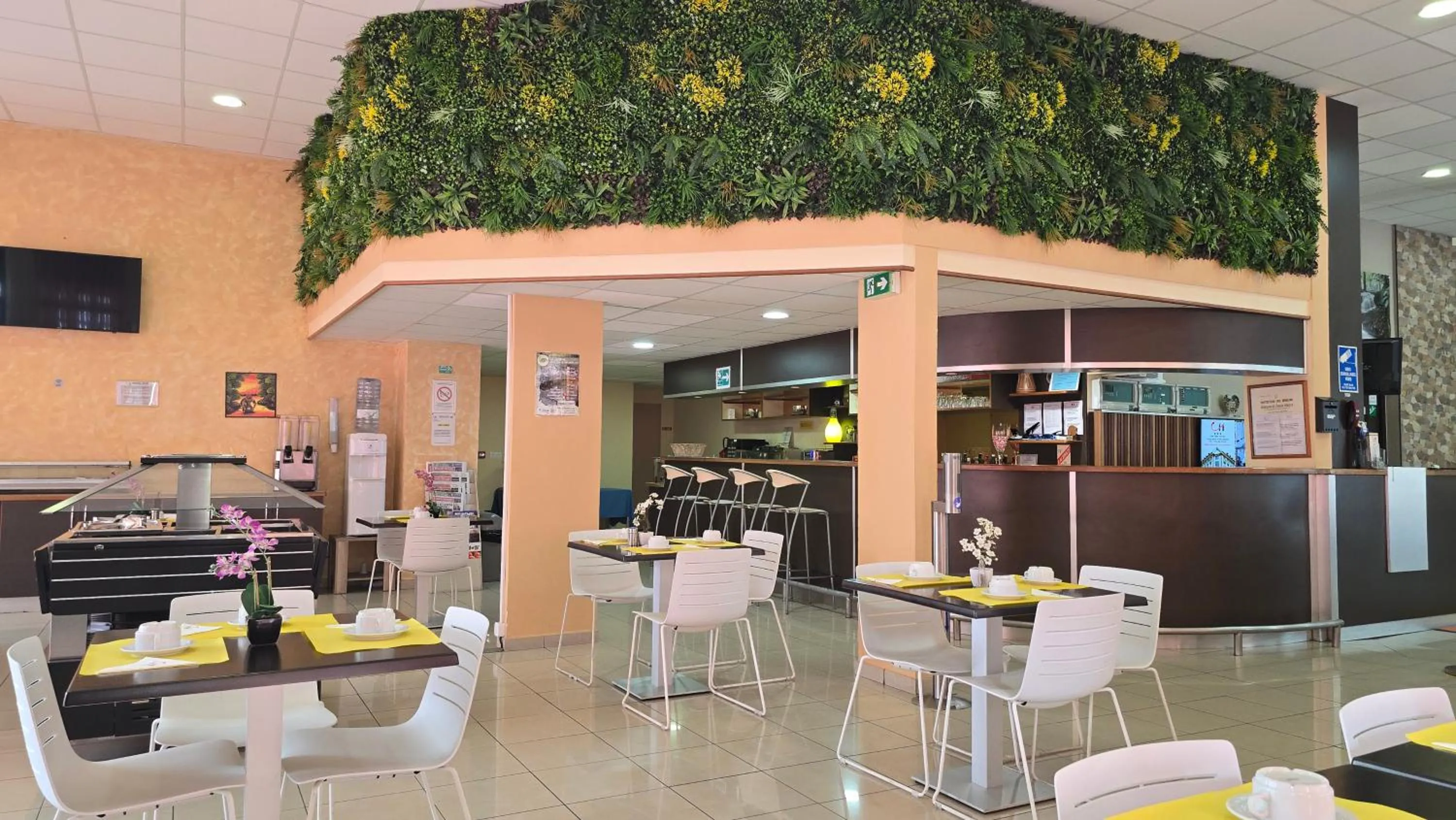 Communal lounge/ TV room in Central Hotel Cayenne