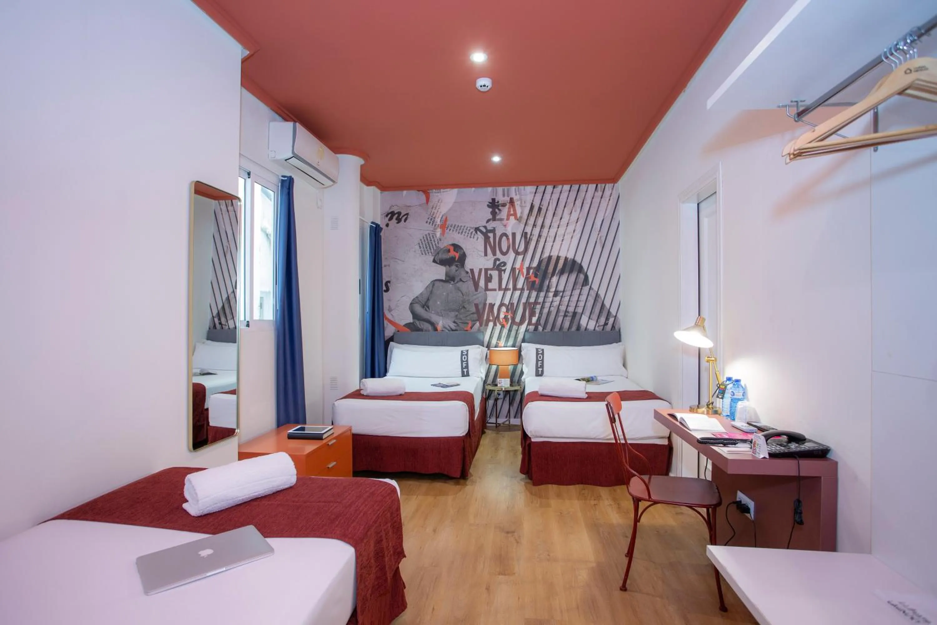 Photo of the whole room, Bed in Casual Vintage Valencia