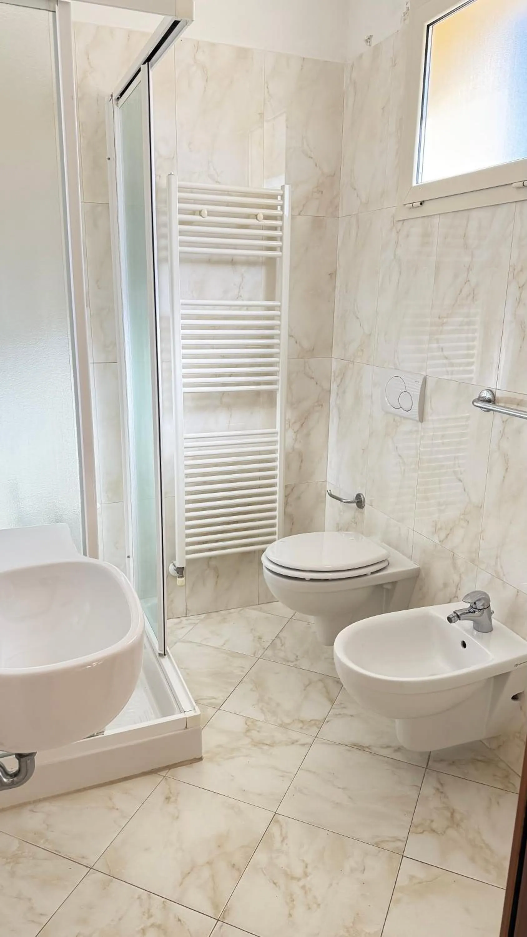 Bathroom in Hotel Ariella