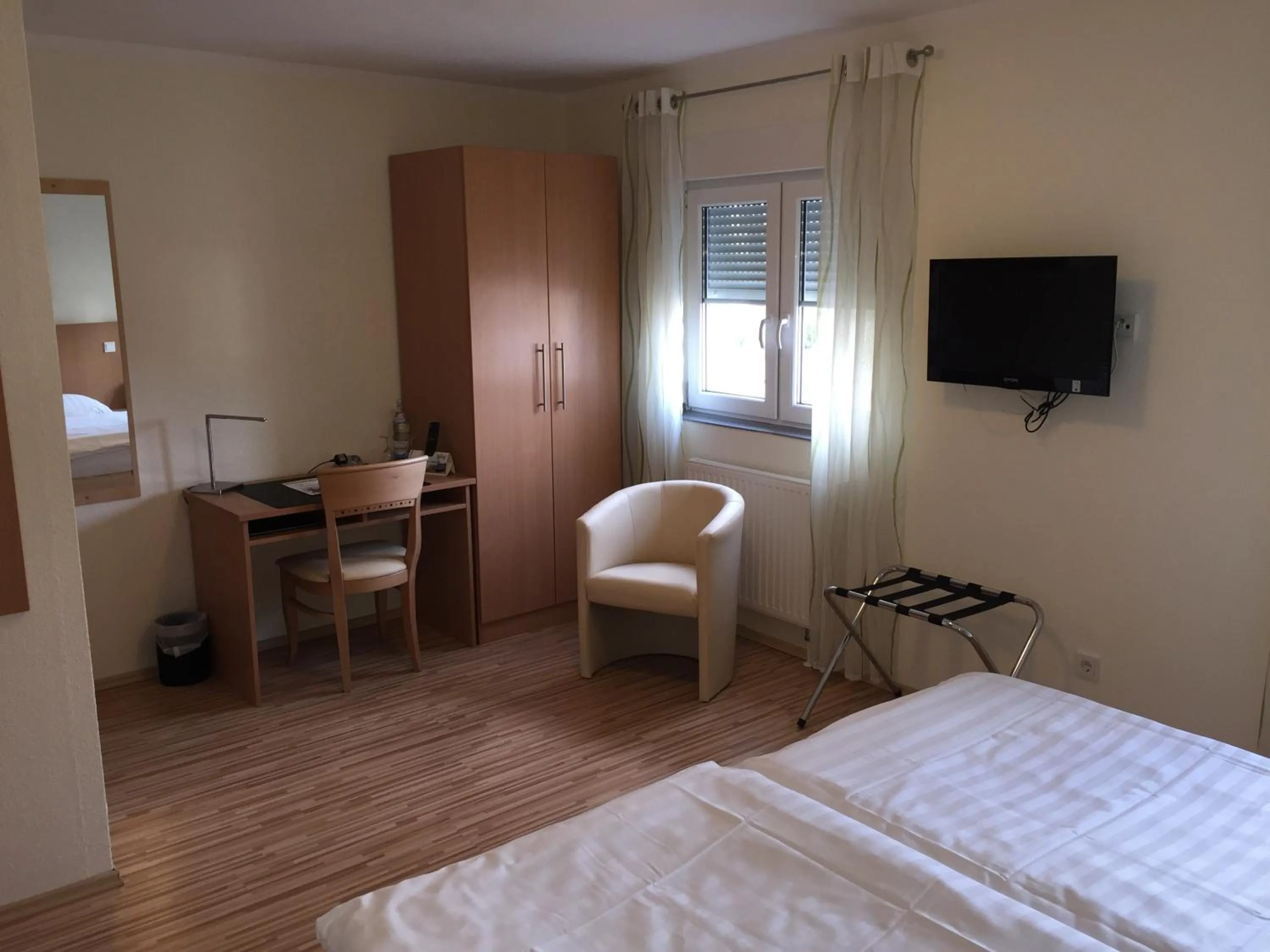 Photo of the whole room, Bed in Pension im Wirtshaus Himberg