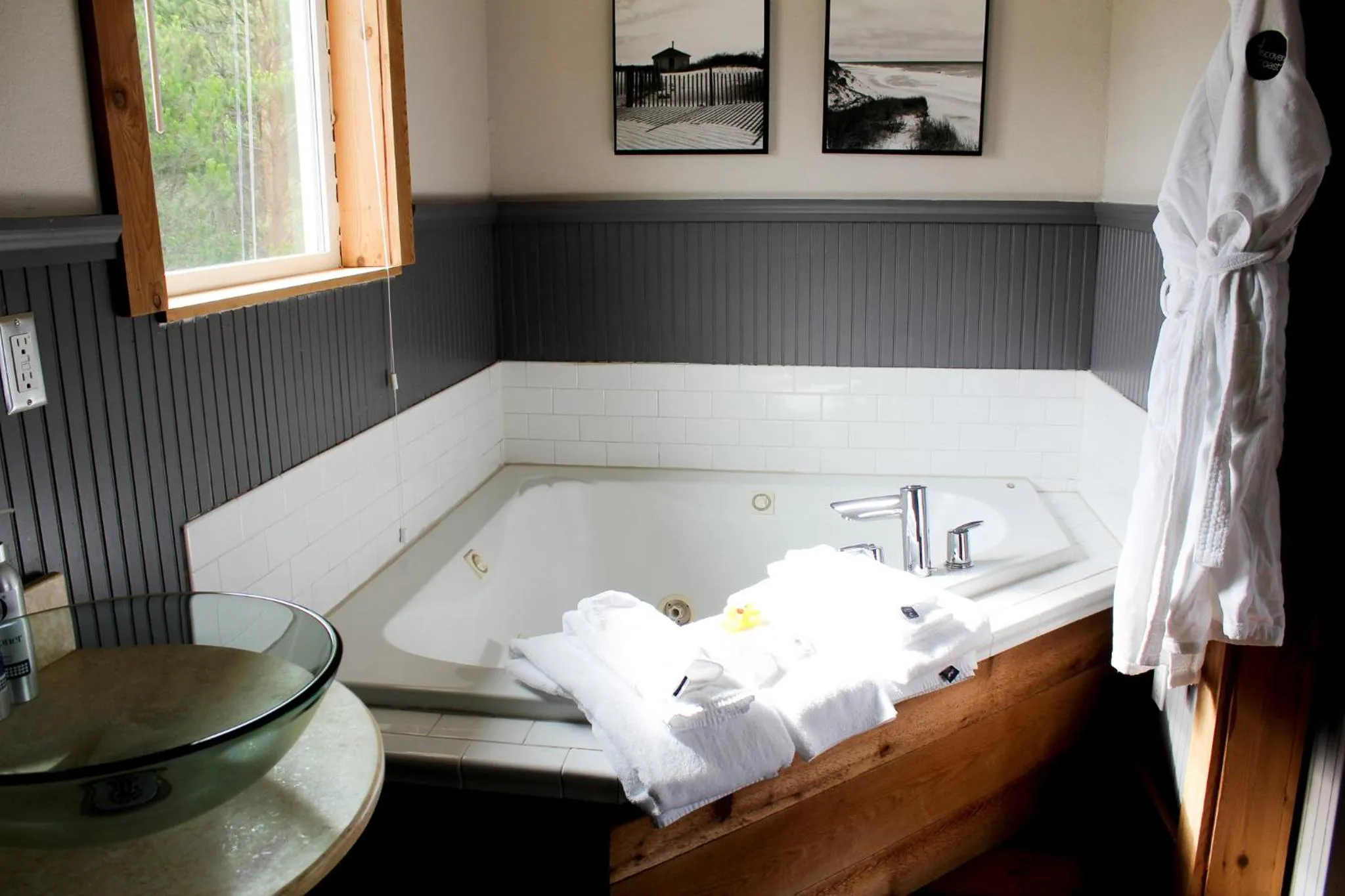 Bathroom, Bed in Inn at Discovery Coast