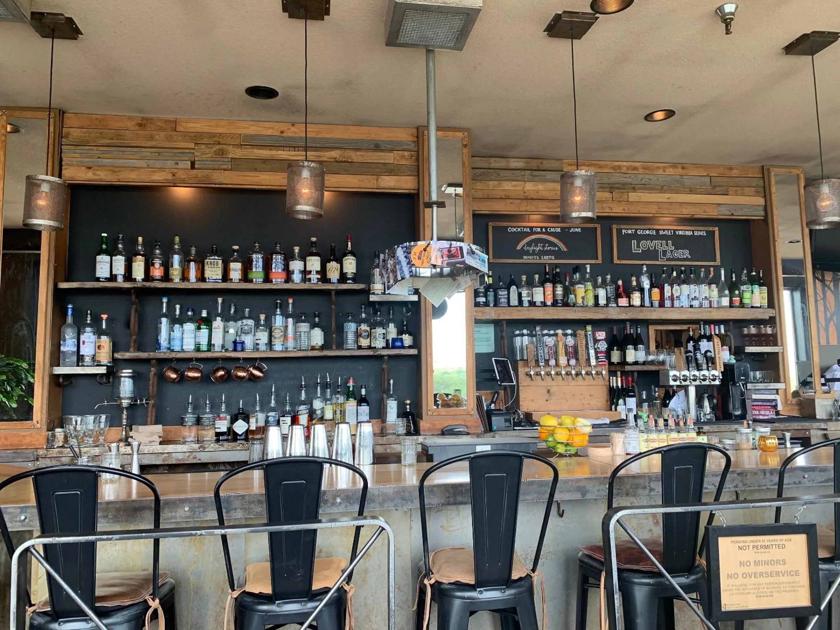 Restaurant/places to eat in Inn at Discovery Coast