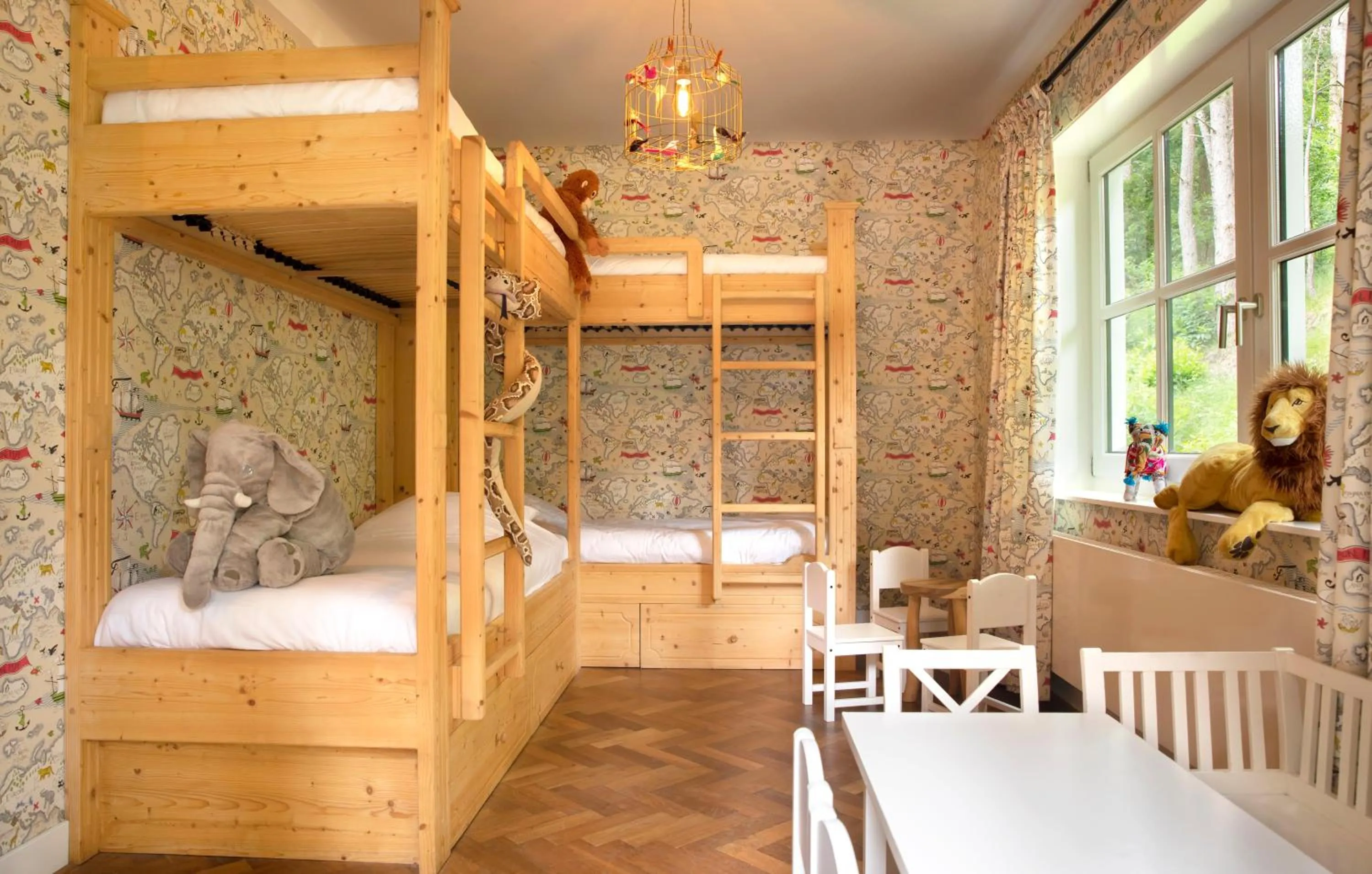 children, Bed in Relais & Chateaux Hotel Landgoed Het Roode Koper