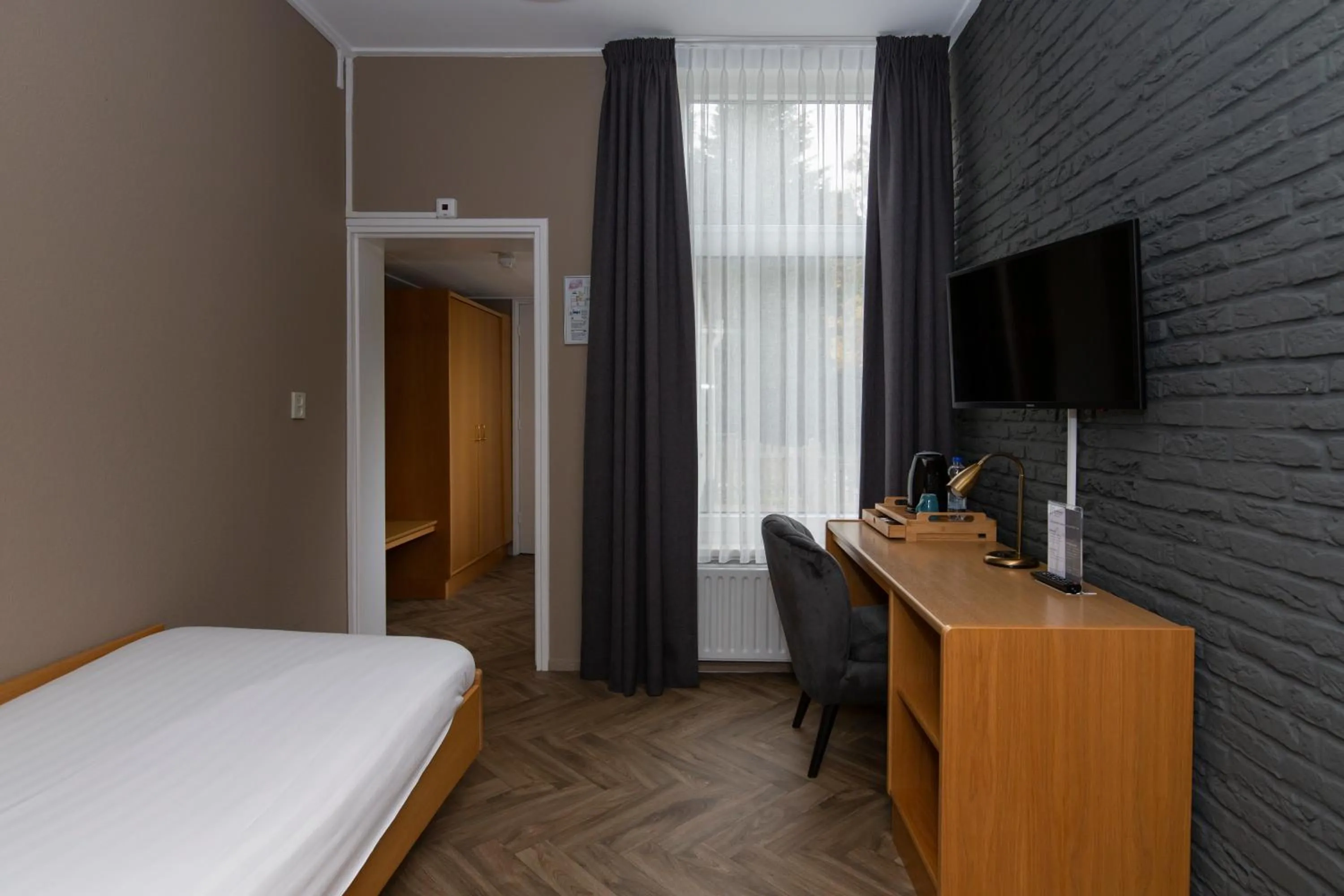 Single Room in Hotel Restaurant Mondriaan