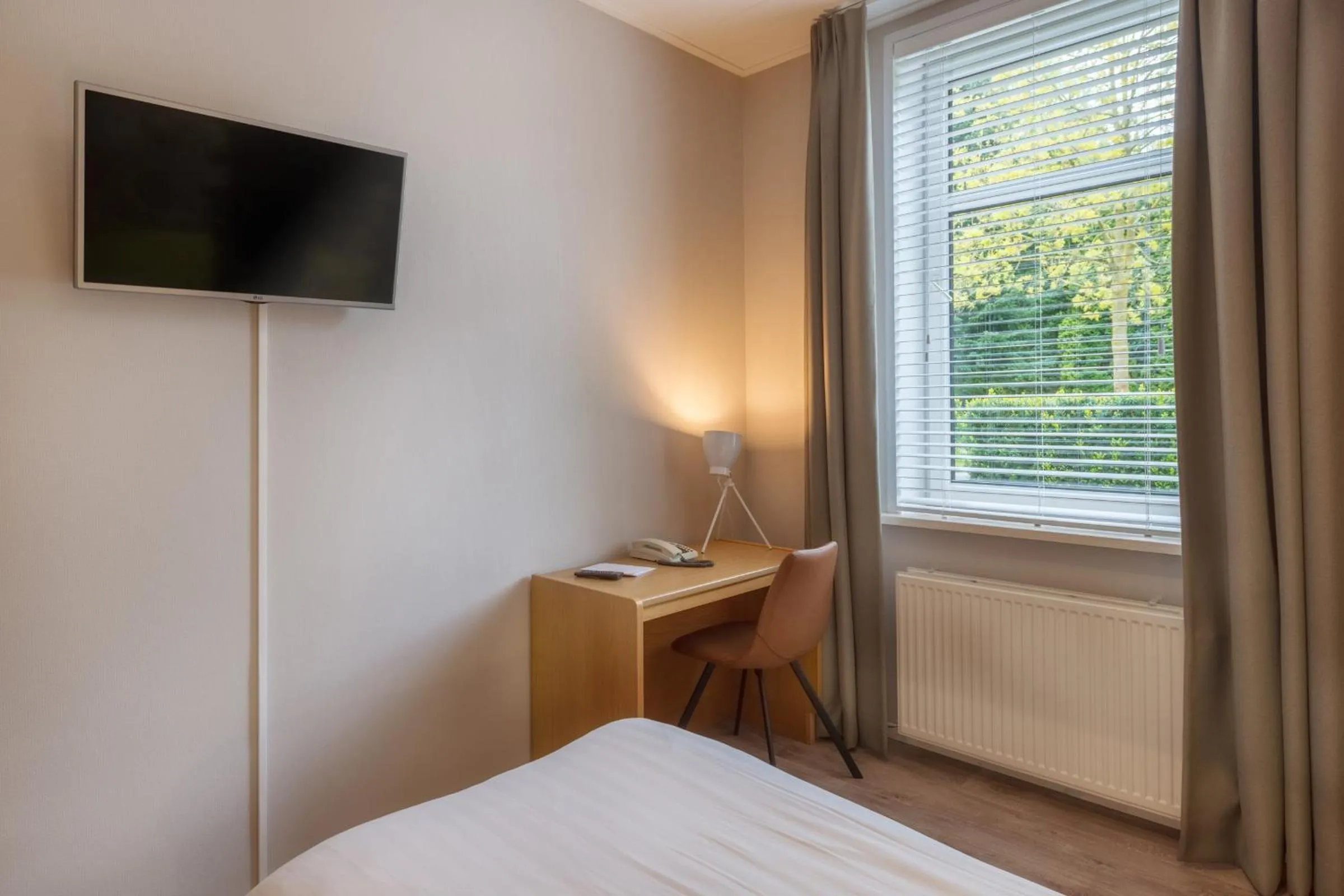 Superior Single Room in Hotel Restaurant Mondriaan