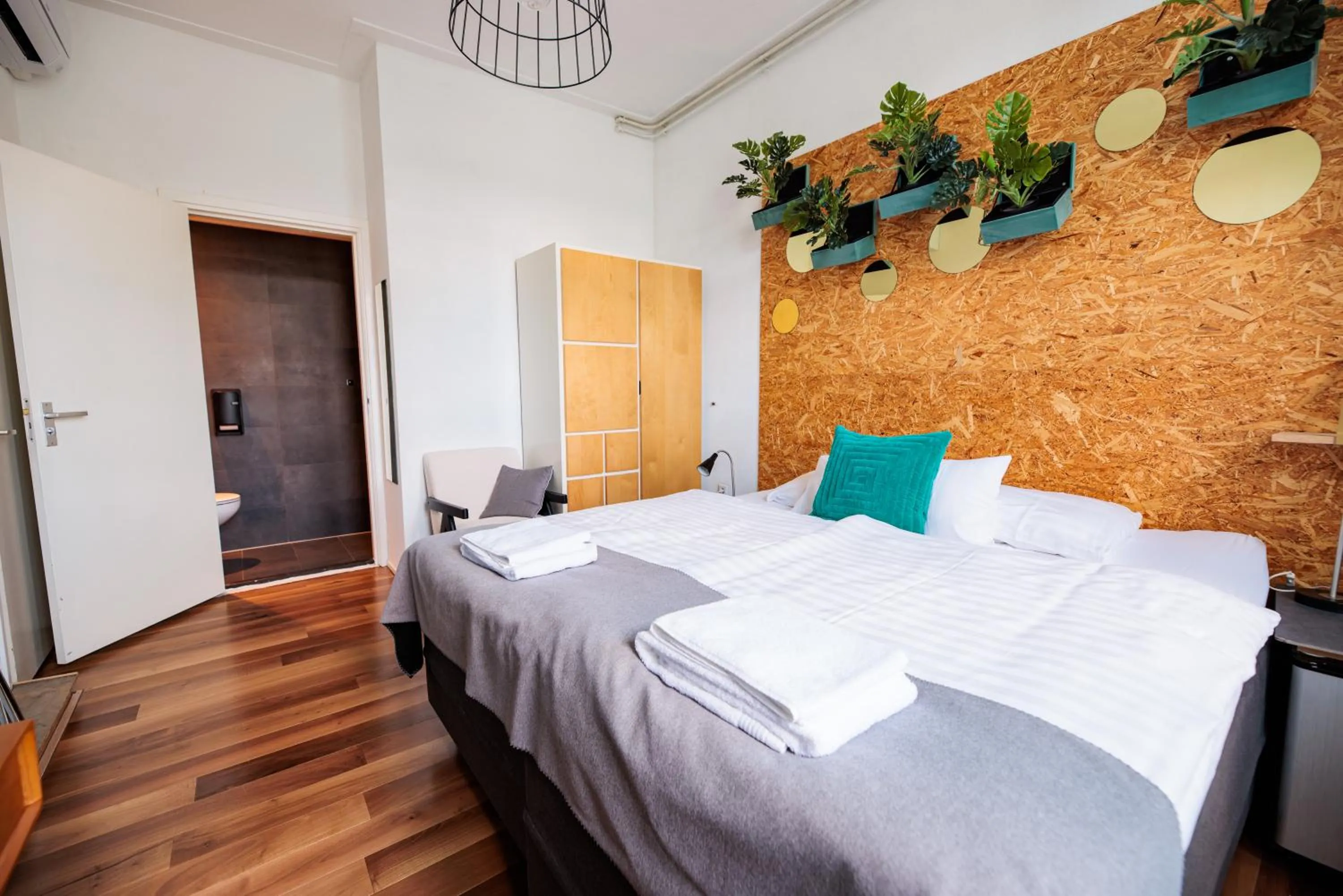 Photo of the whole room, Bed in Hotel Auberge Nassau