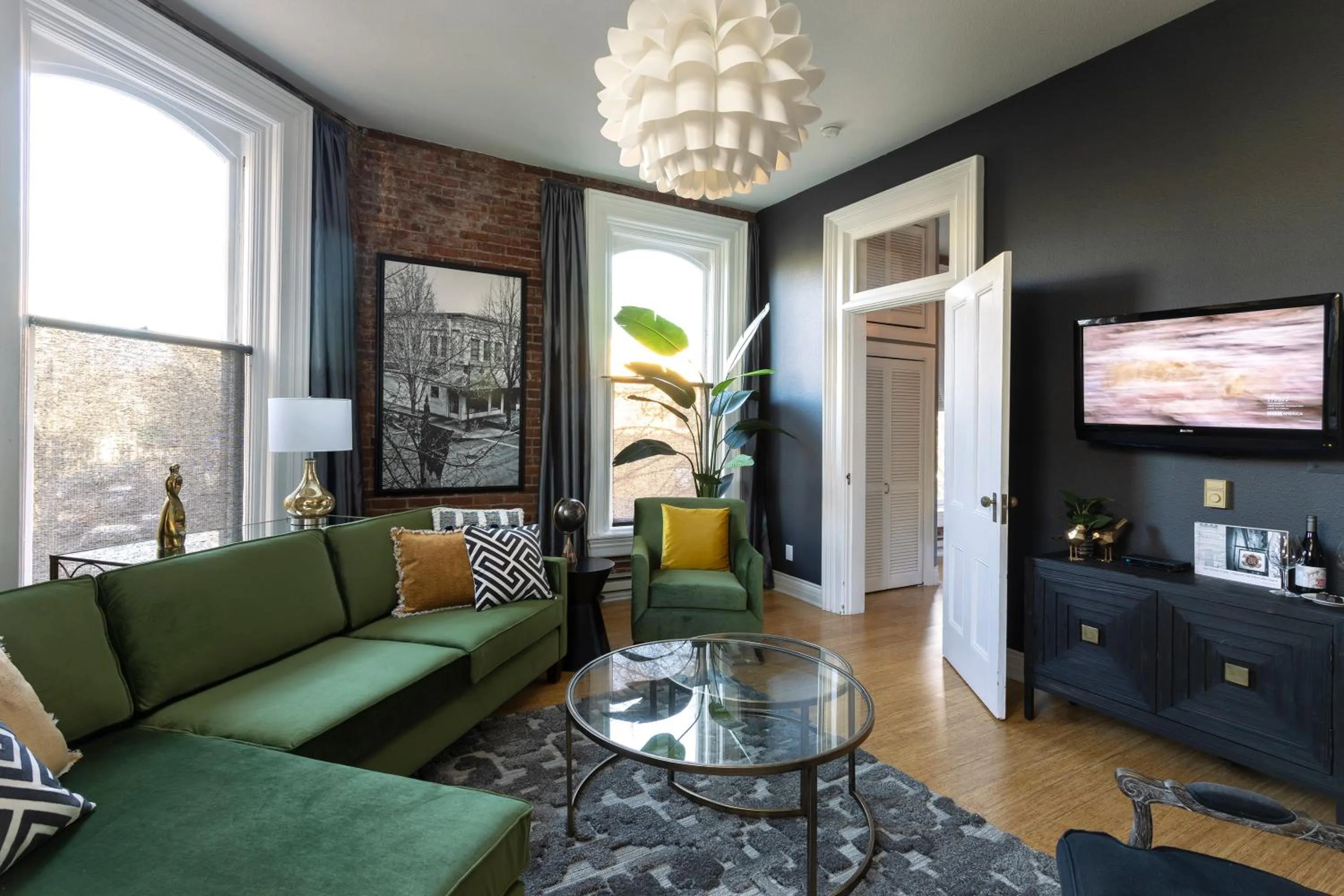 Deluxe Apartment in 3rd Street Flats