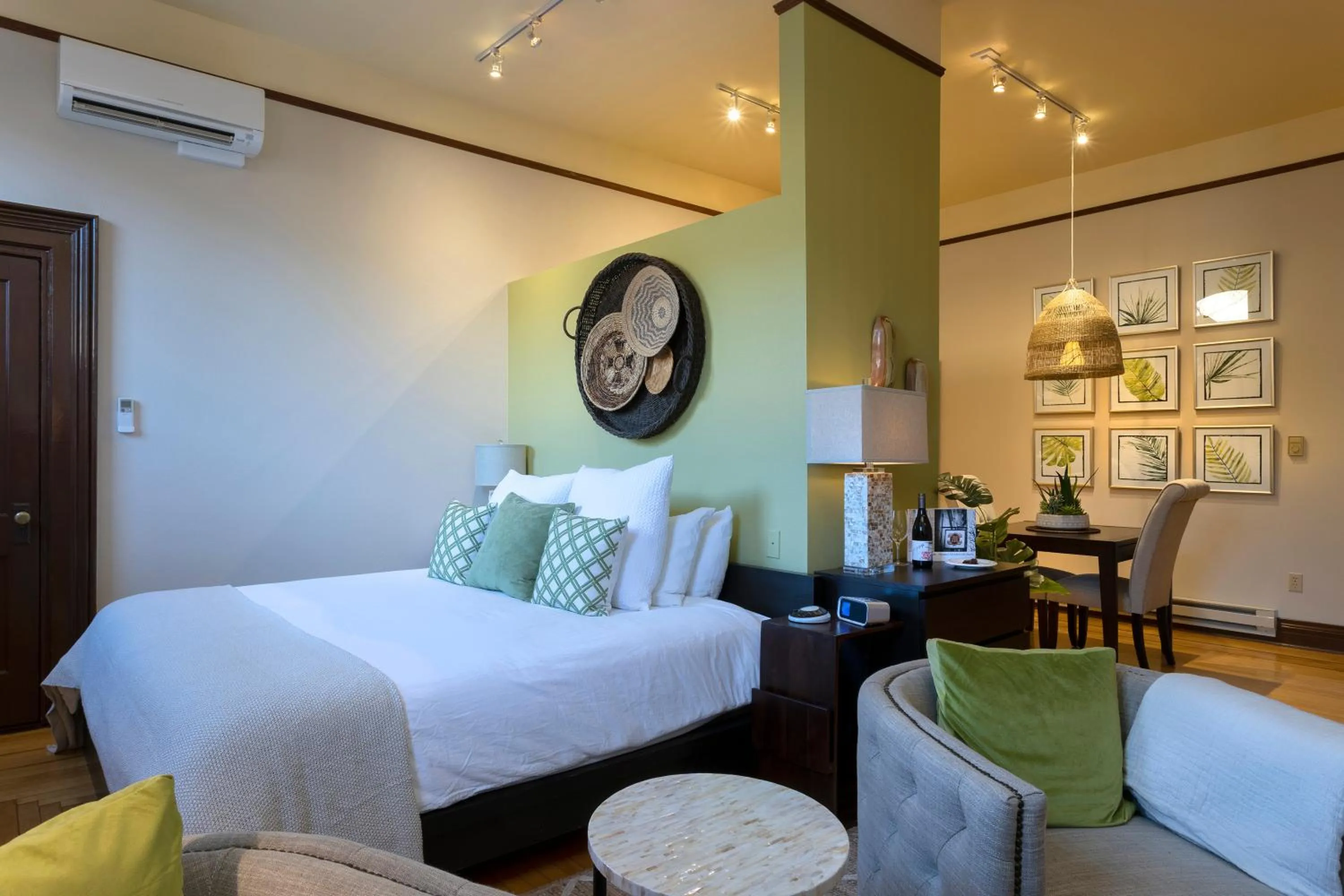 Studio Apartment in 3rd Street Flats