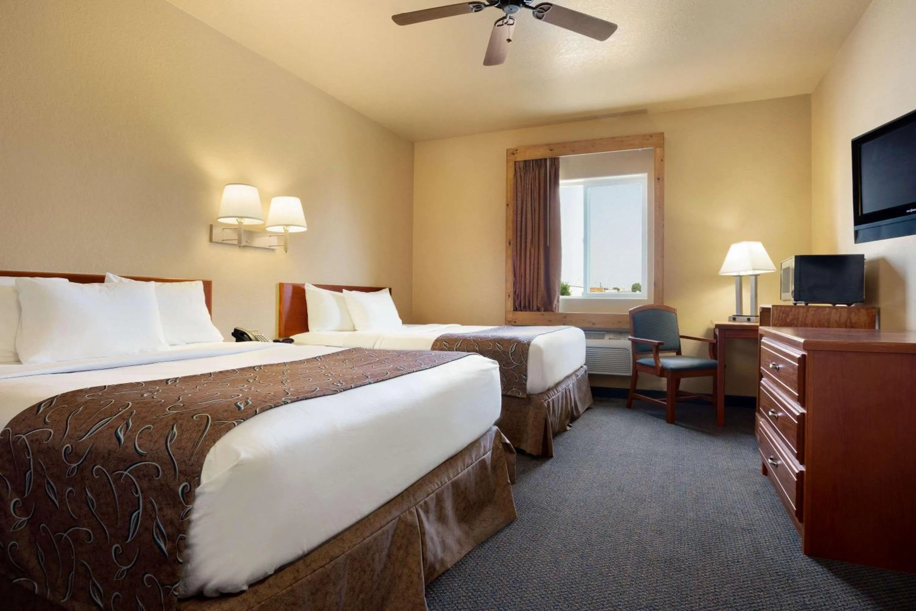 Photo of the whole room, Bed in Travelodge by Wyndham Gillette