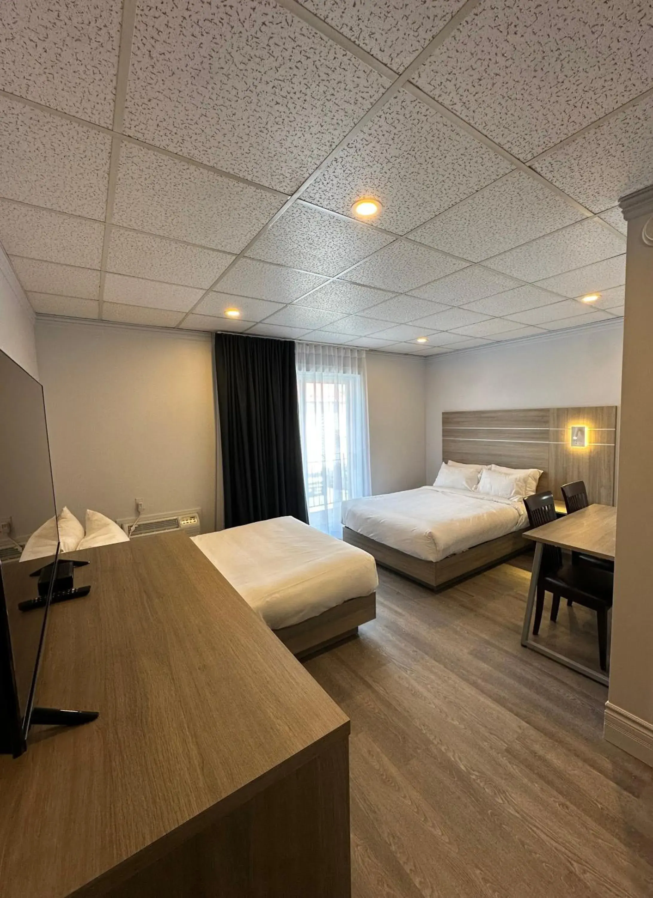 Quadruple Room in La Porte de la Mauricie Quadruple Room in La Porte de la Mauricie