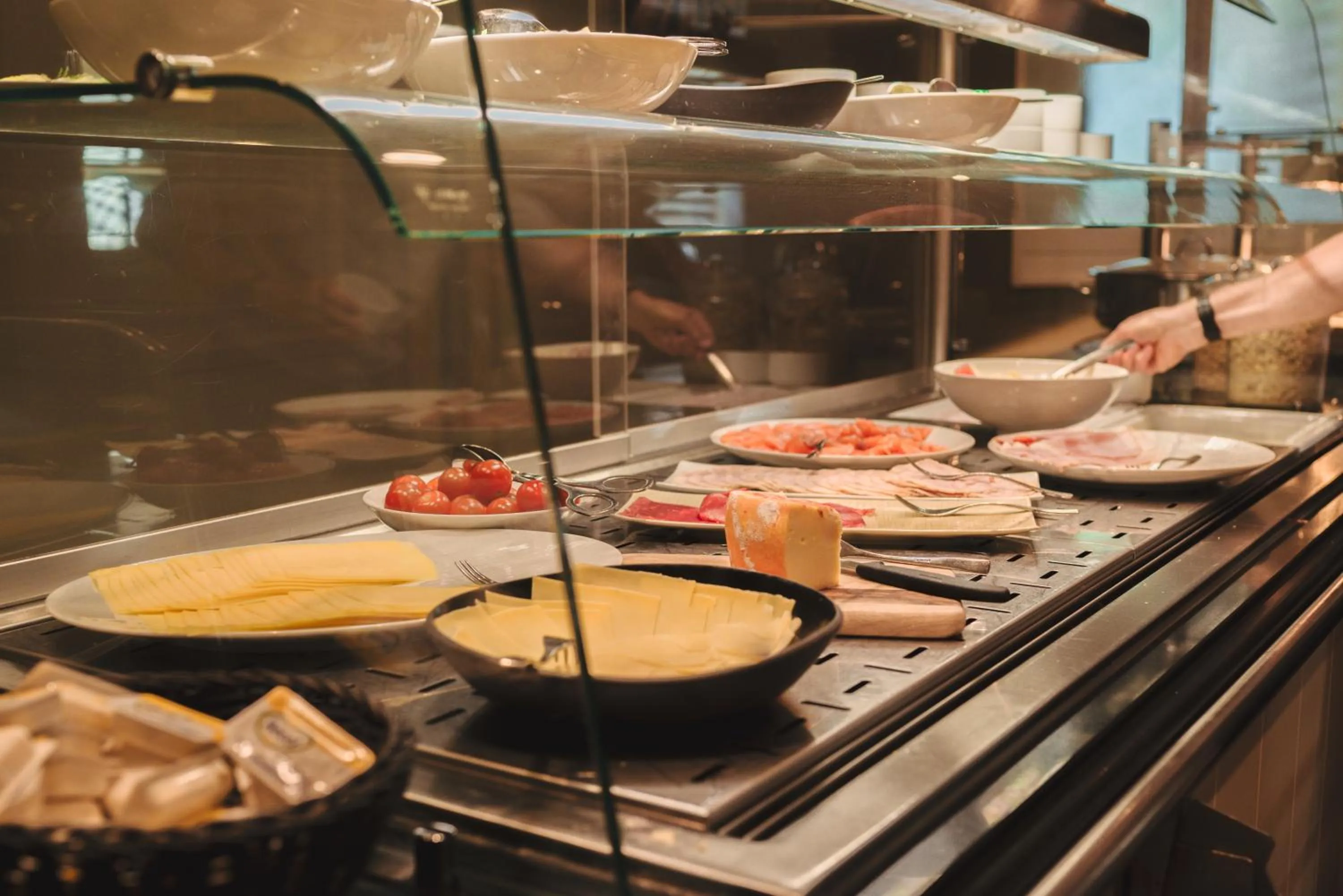 Continental breakfast in Kasteel De Vanenburg